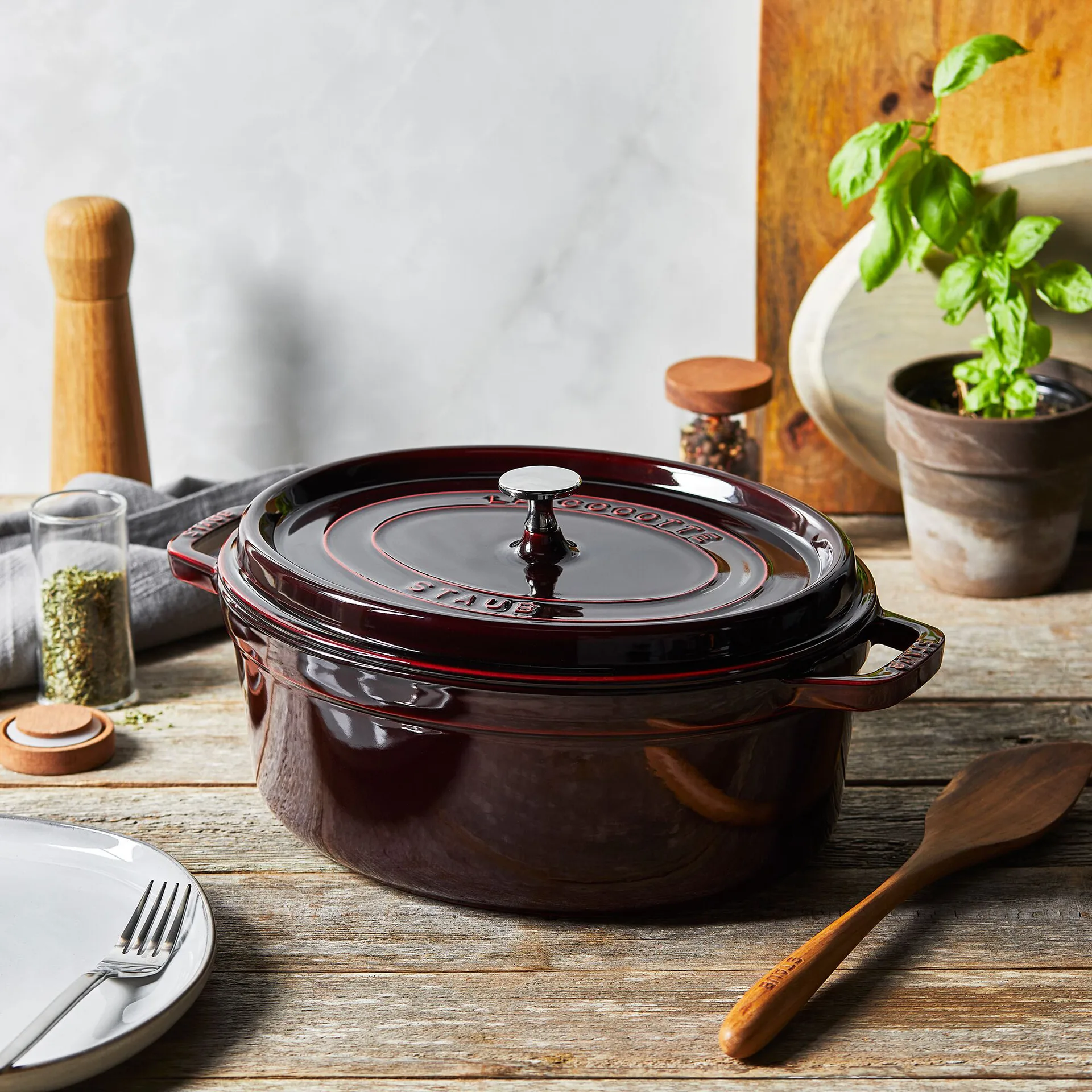 Casseruola ovale in ghisa Staub La Cocotte 4,2 L, Grenadine rosso STAUB