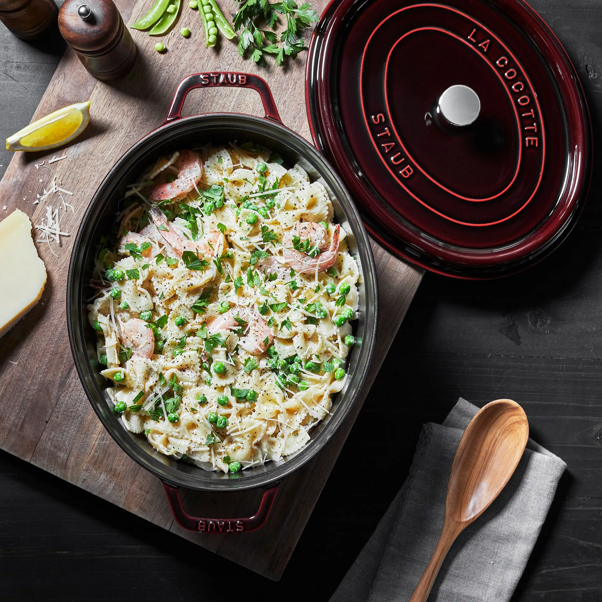 Casseruola ovale in ghisa Staub La Cocotte 4,2 L, Grenadine rosso STAUB