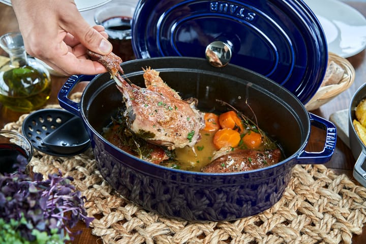 Casseruola ovale in ghisa Staub La Cocotte 5,5 L, Blu scuro STAUB