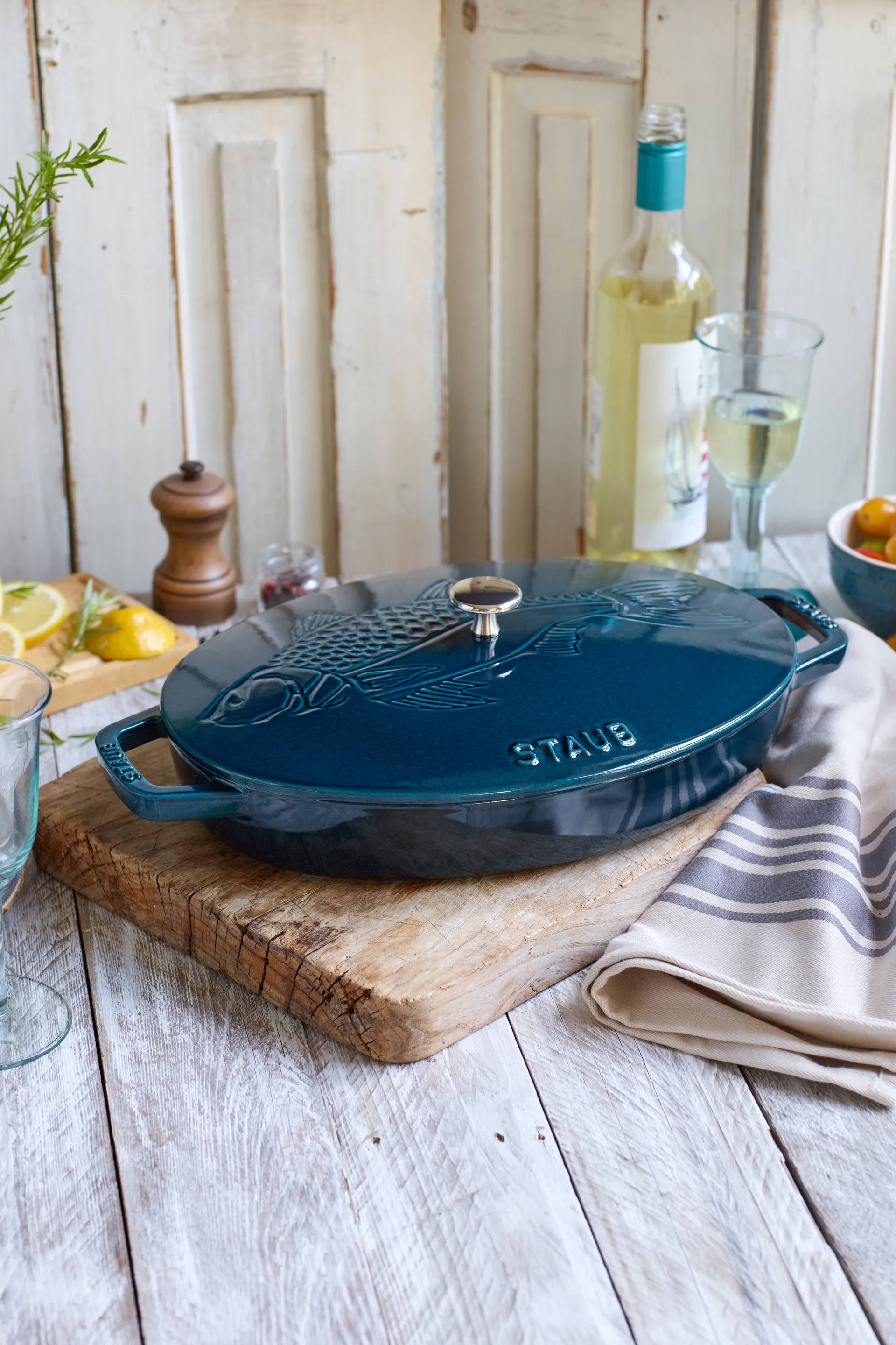 Casseruola ovale La Mer - smaltata a tre strati, 32 cm STAUB