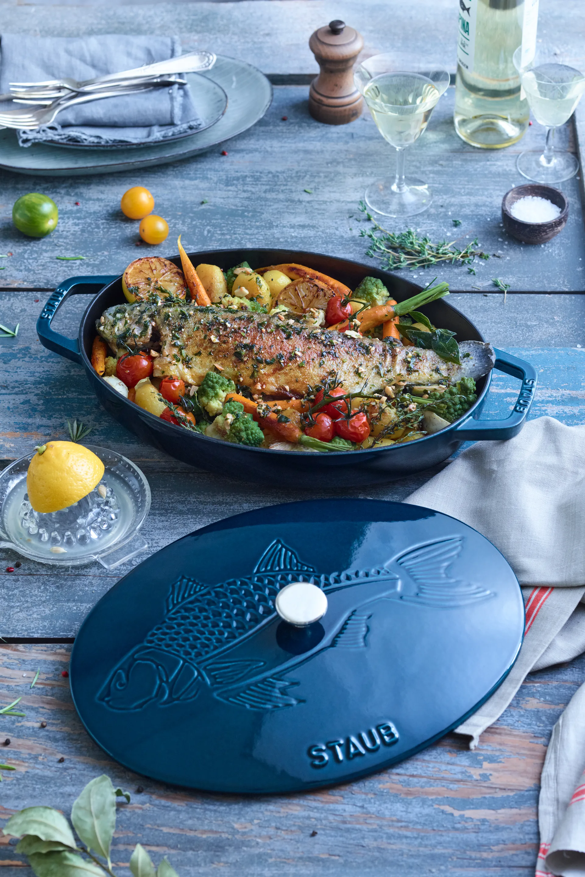 Casseruola ovale La Mer - smaltata a tre strati, 32 cm STAUB