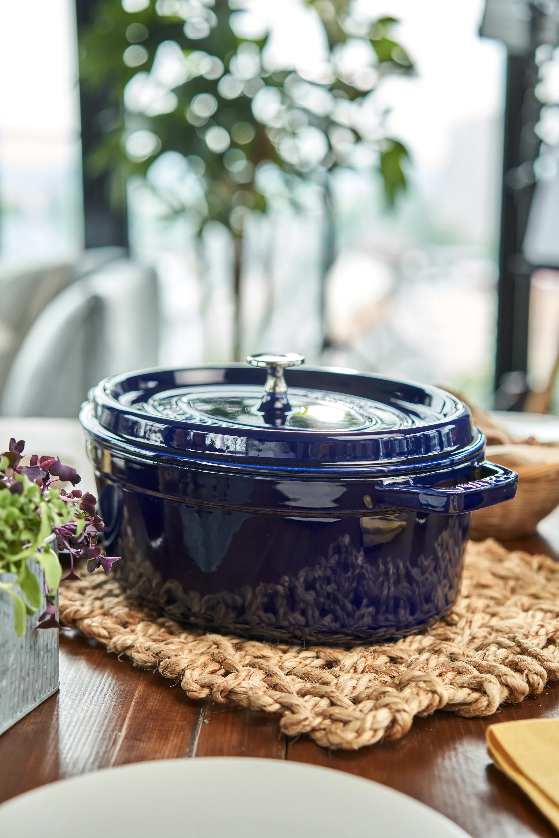 Casseruola ovale Staub Tre strati di smalto 4,2 L, blu scuro STAUB