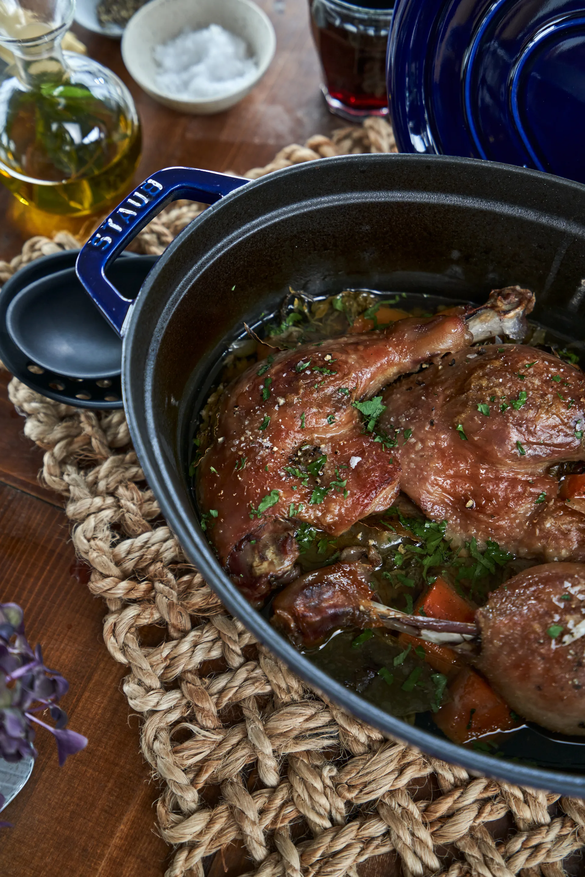 Casseruola ovale Staub Tre strati di smalto 4,2 L, blu scuro STAUB