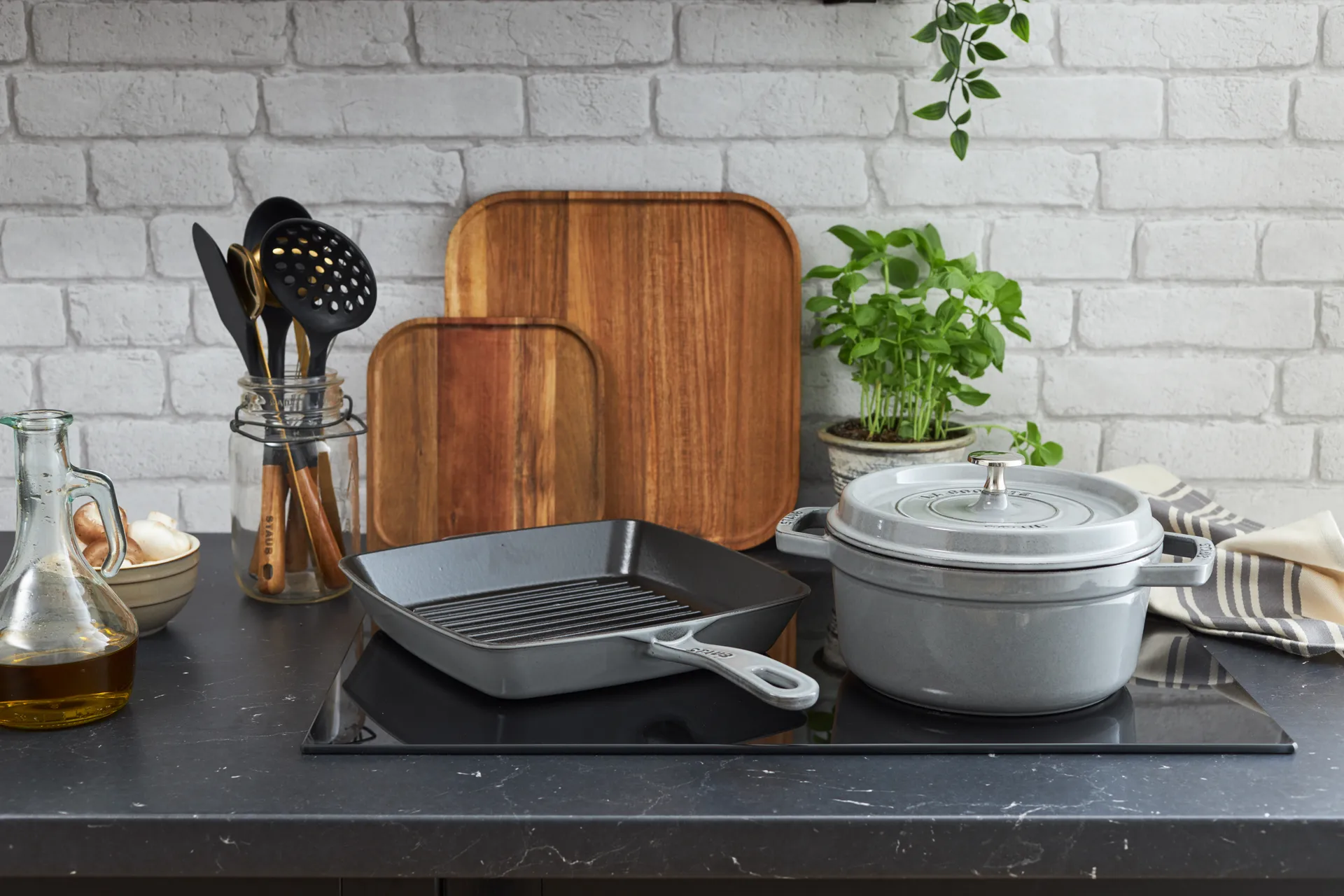 Casseruola rotonda in ghisa Staub La Cocotte 1,7 L, Grigio grafite STAUB