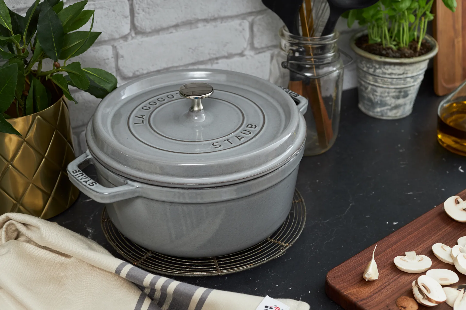 Casseruola rotonda in ghisa Staub La Cocotte 2,2 L, Grigio grafite STAUB