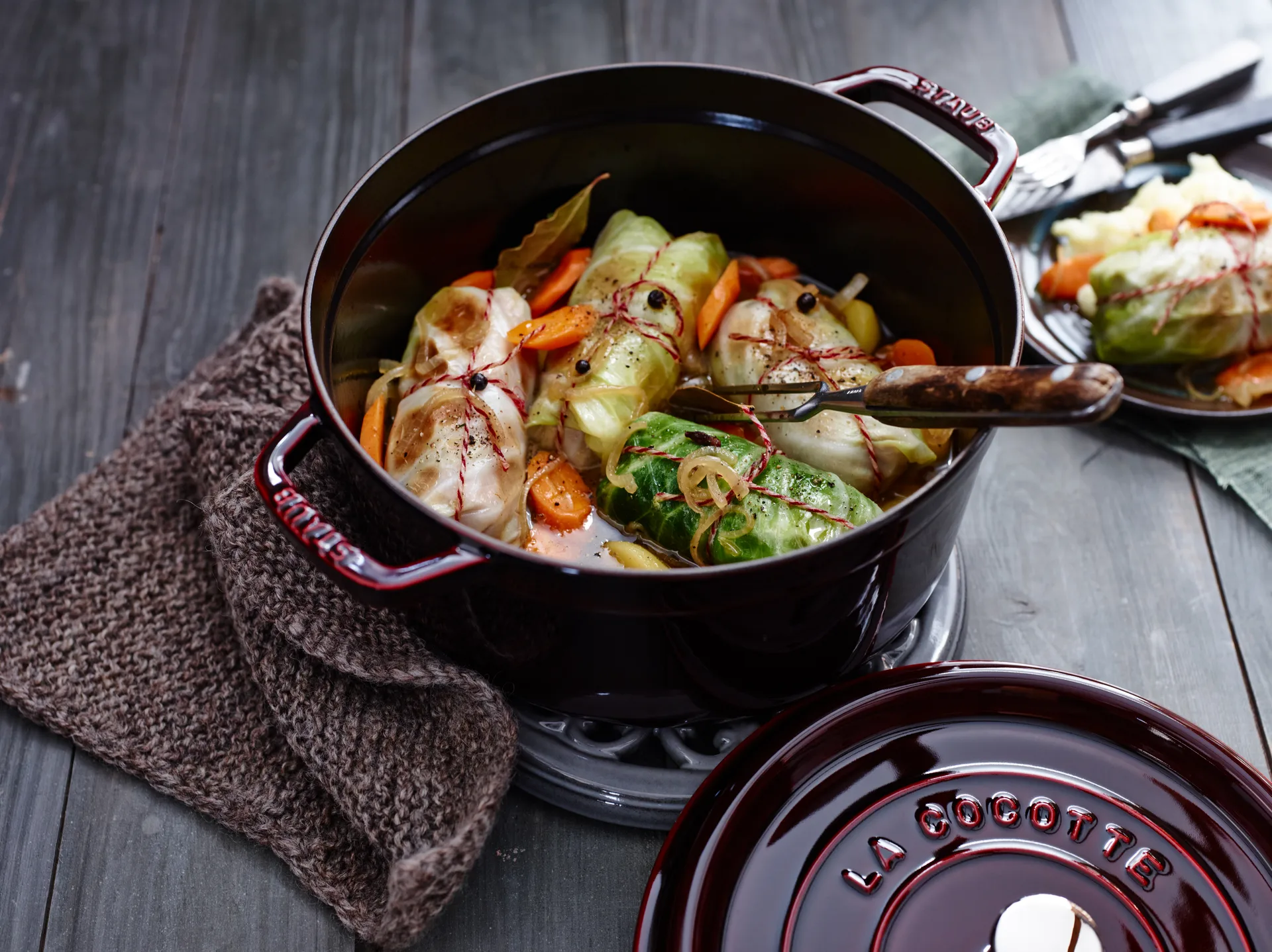 Casseruola rotonda in ghisa Staub La Cocotte 2,6 L, Grenadine rosso STAUB