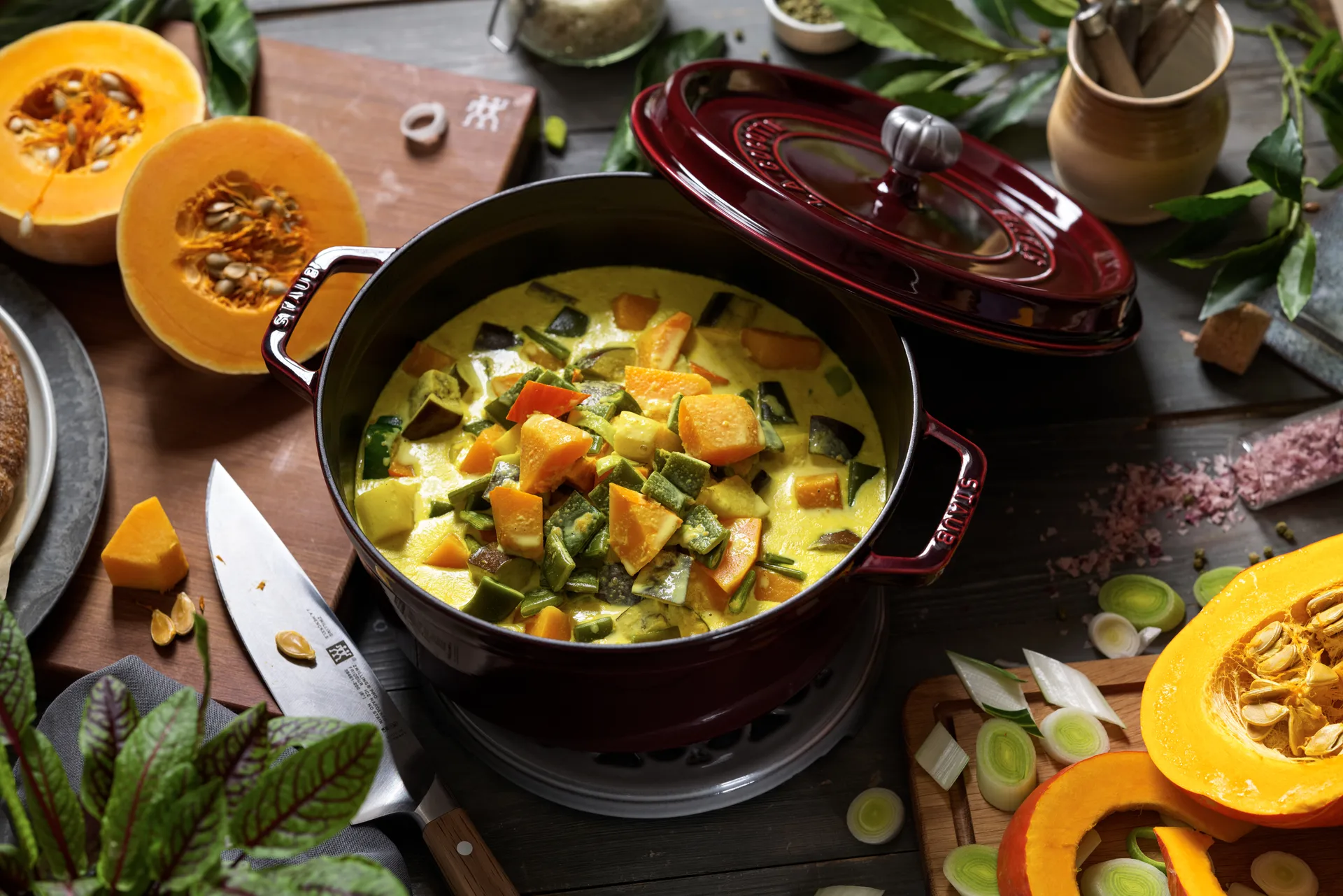 Casseruola rotonda in ghisa Staub La Cocotte 3,8 L, Grenadine rosso STAUB