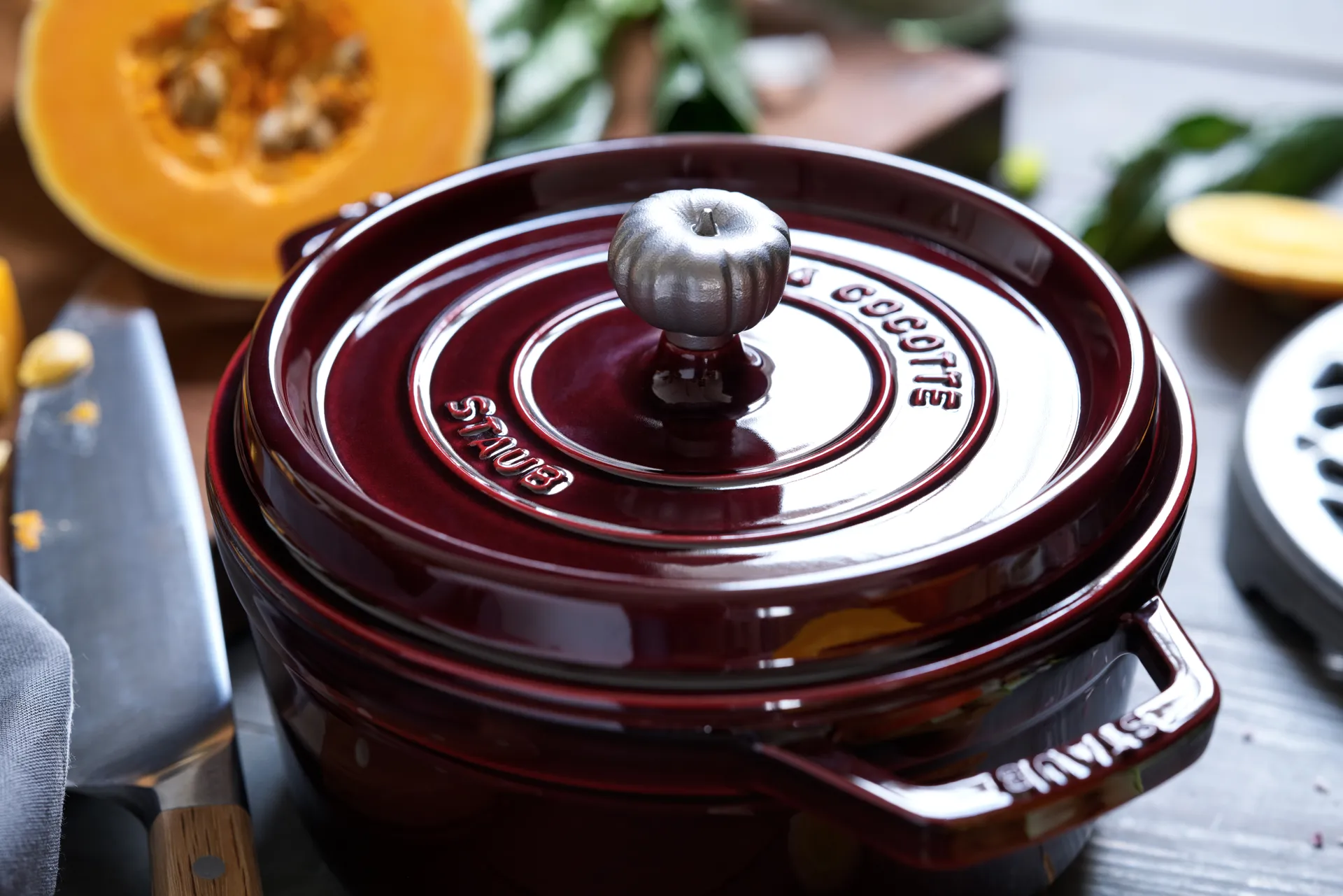 Casseruola rotonda in ghisa Staub La Cocotte 3,8 L, Grenadine rosso STAUB