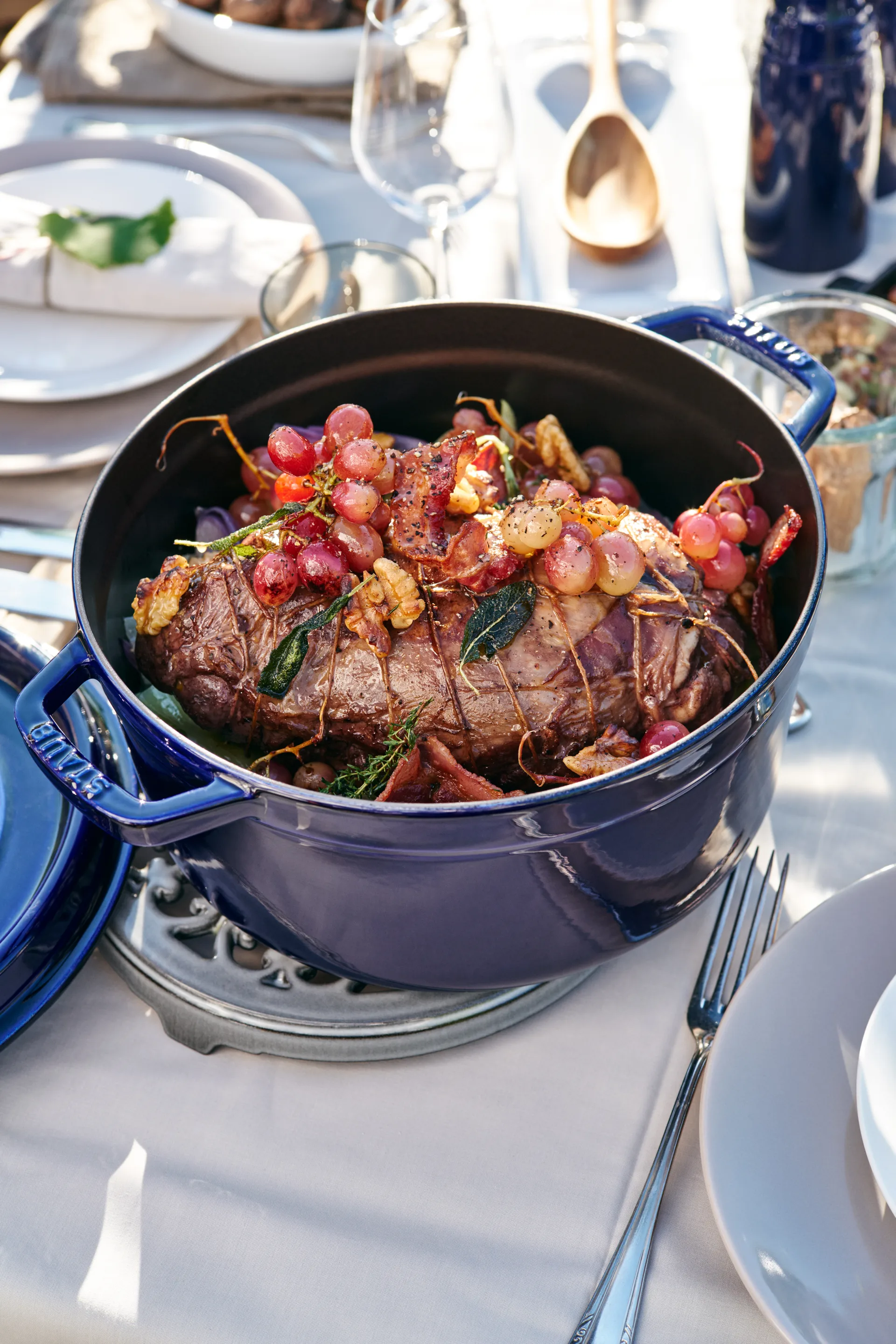 Casseruola rotonda Staub Tre strati di smalto 5,2 L, blu scuro STAUB