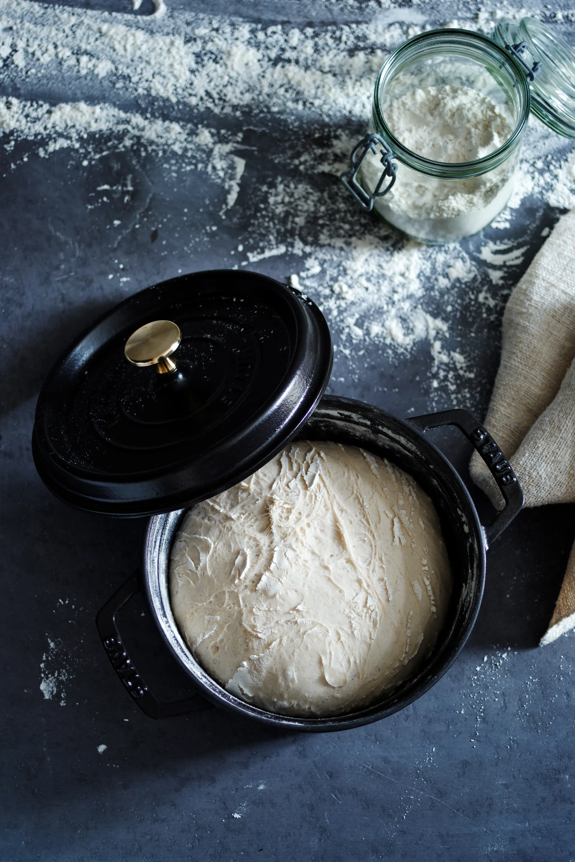 Casseruola Staub rotonda 3,8 L, nero STAUB