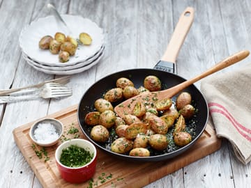 Padella Staub in ghisa nera con manico in legno chiaro - Ø20 cm - STAUB