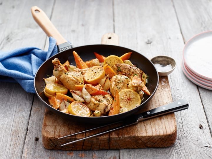 Padella Staub in ghisa nera con manico in legno chiaro, Ø20 cm STAUB