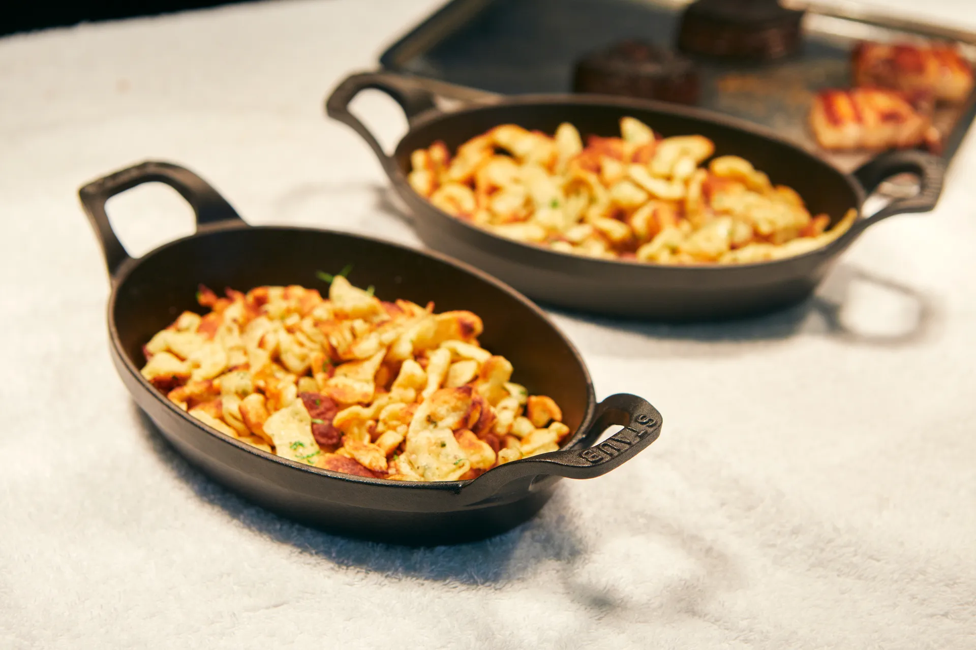 Pirofila ovale in ghisa Staub 21 cm, Nero STAUB