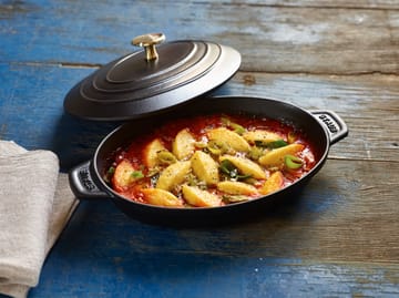 Teglia in ghisa ovale con coperchio Staub 23 cm - Nero - STAUB