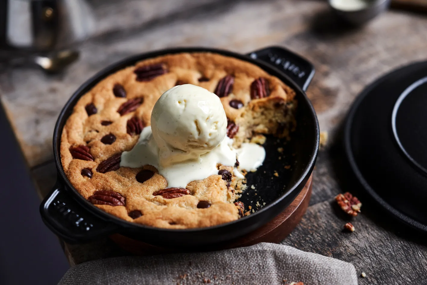 Teglia in ghisa rotonda con coperchio Staub Ø20 cm, Nero STAUB