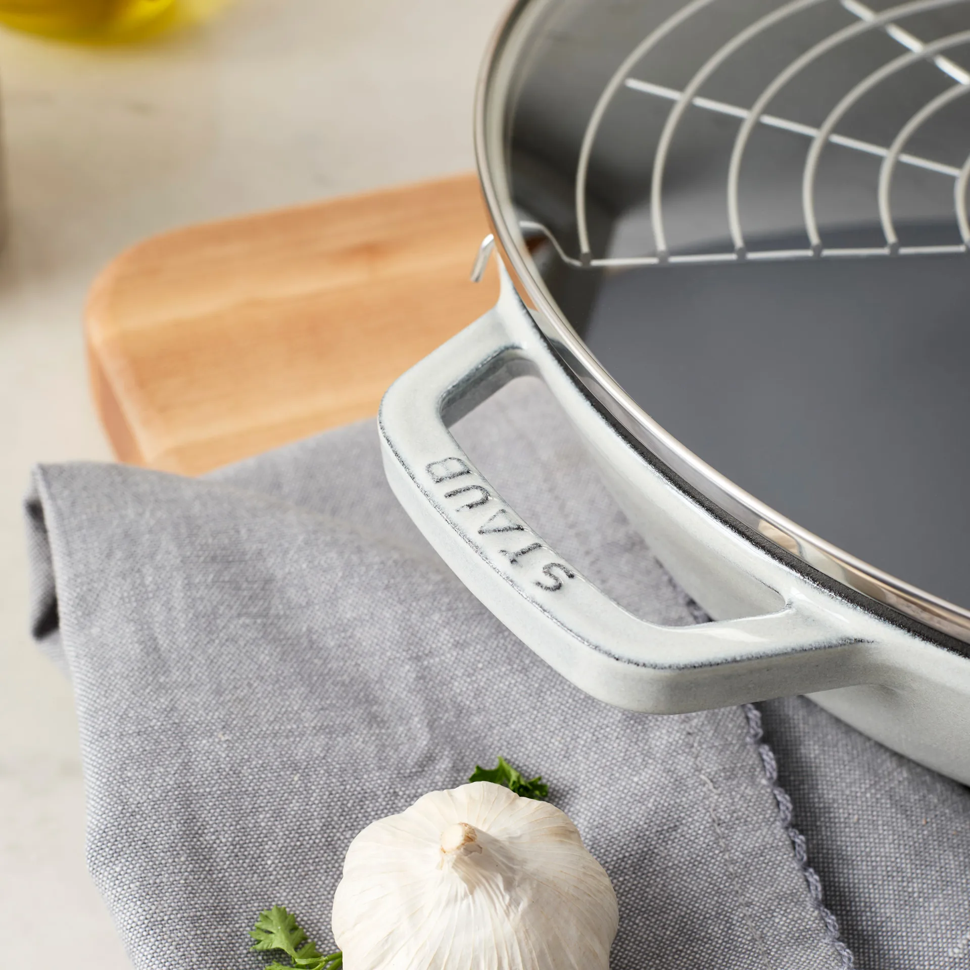 Wok Staub in ghisa con coperchio in vetro Ø30 cm, White truffle STAUB