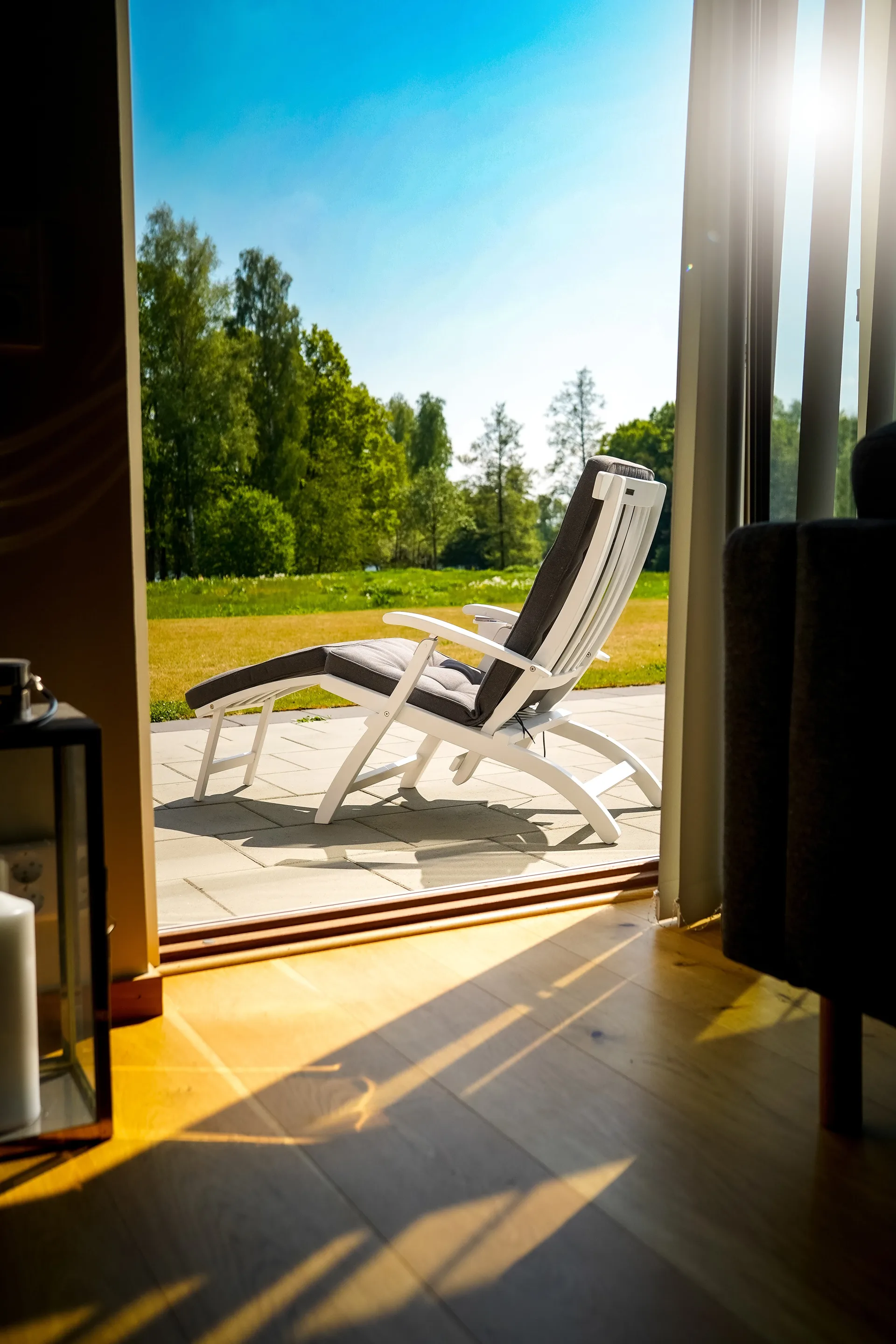 Sedia a sdraio Lobby, Include vassoio e parapioggia Stockamöllan