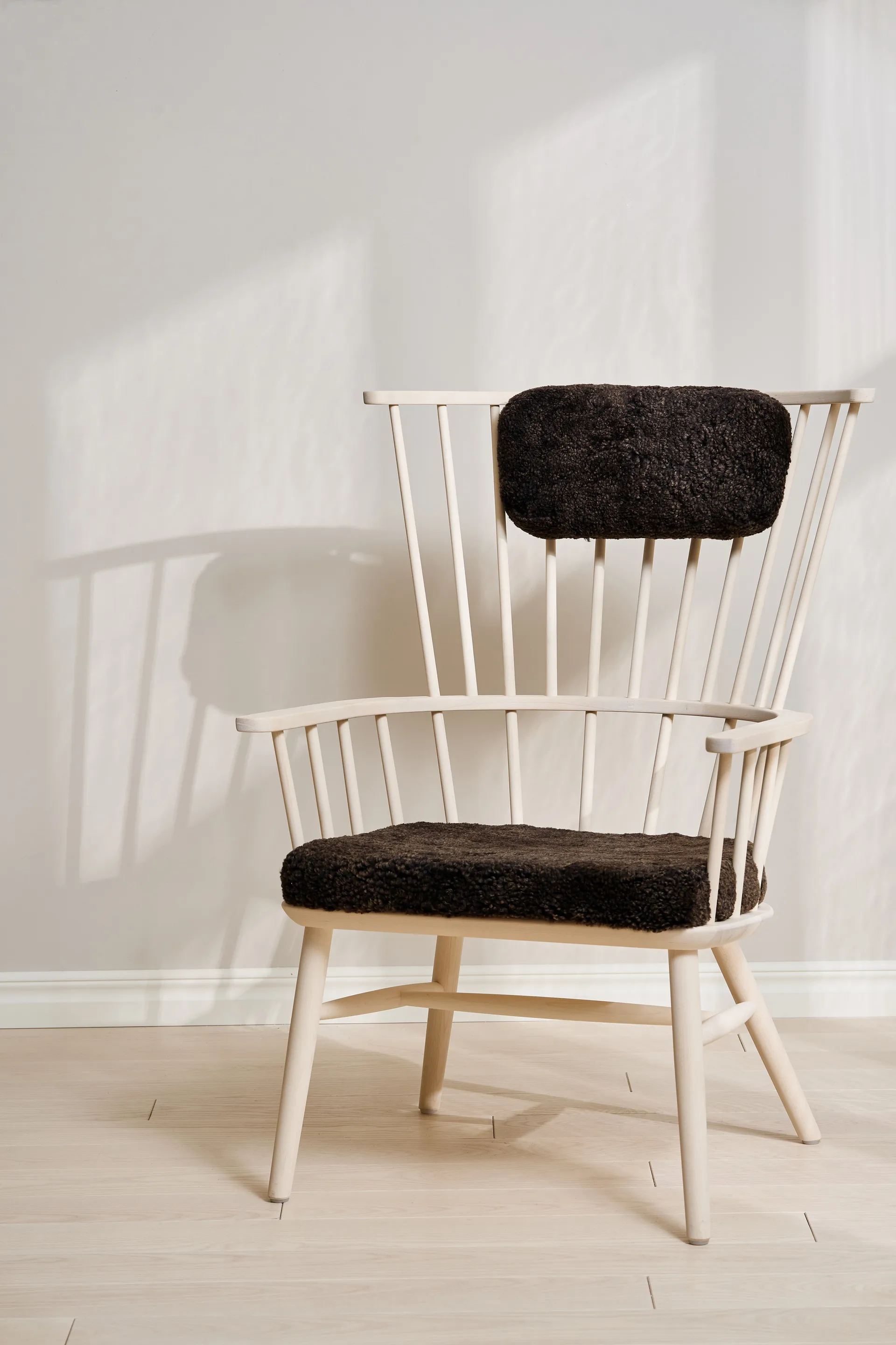 Poltrona con cuscino&poggiatesta Henriette Olio bianco-Espresso Stolab