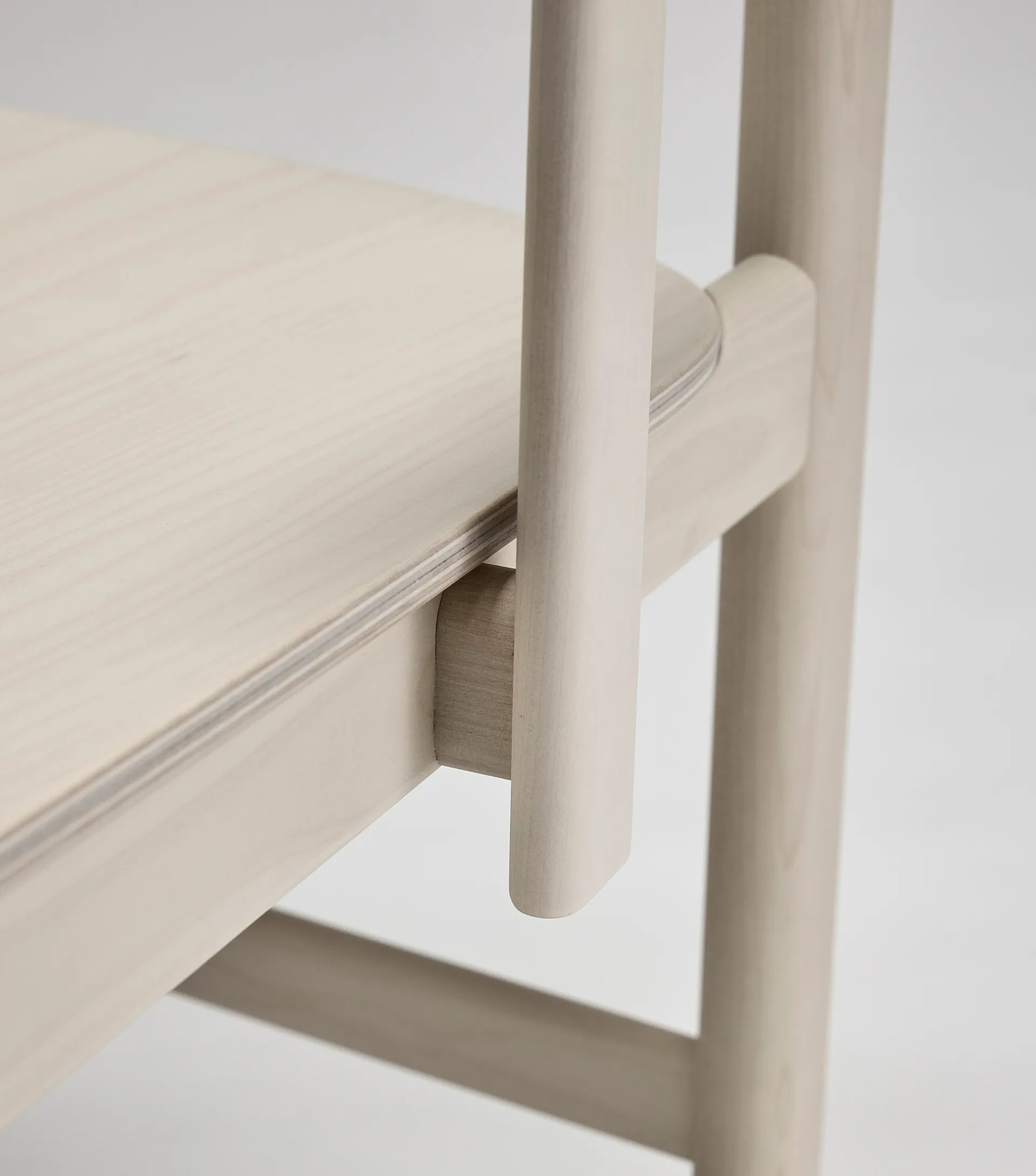 Poltrona Pal, Betulla chiaro laccato opaco Stolab