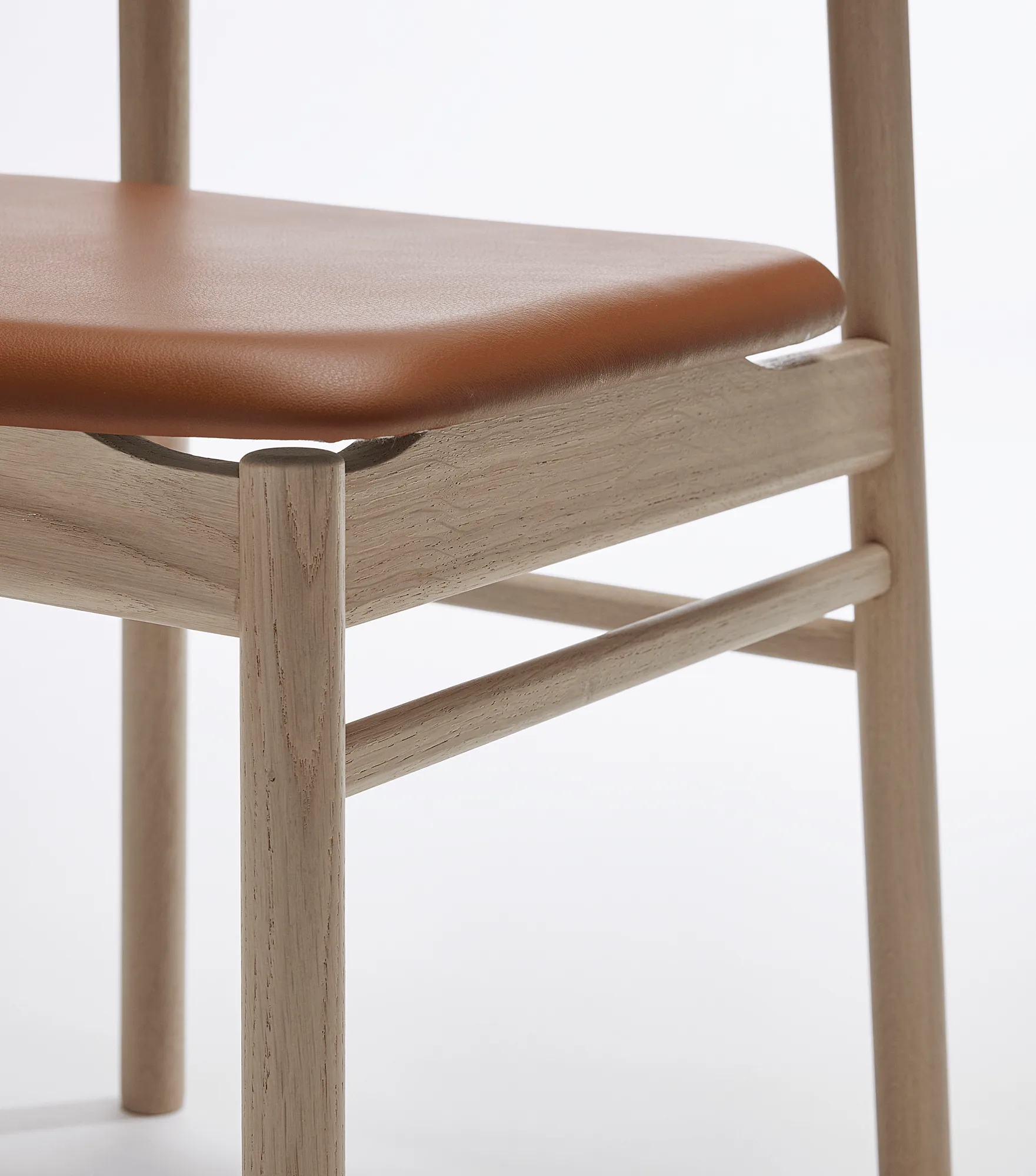 Sedia Prima Vista in rovere chiaro laccato opaco, Pelle Elmosoft 43807 cognac Stolab