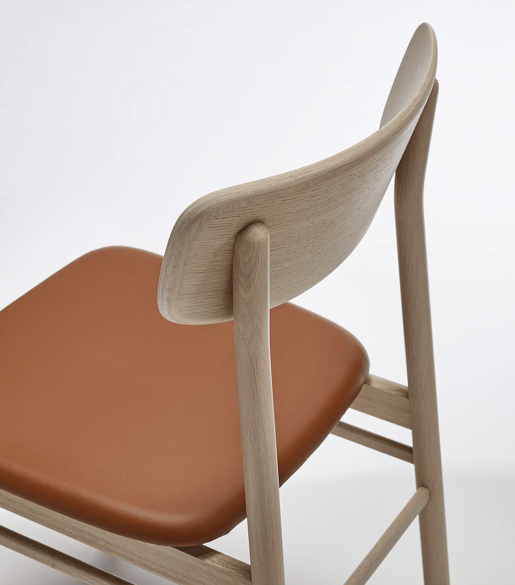 Sedia Prima Vista in rovere chiaro laccato opaco, Pelle Elmosoft 43807 cognac Stolab
