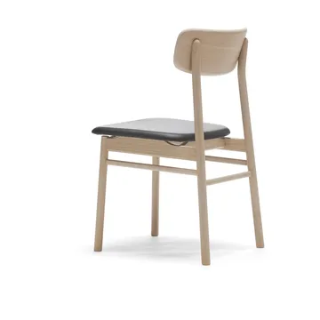 Sedia Prima Vista in rovere chiaro laccato opaco - Pelle Elmosoft 99001 nera - Stolab