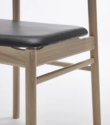 Sedia Prima Vista in rovere oliato - Pelle Elmosoft 99001 nera - Stolab