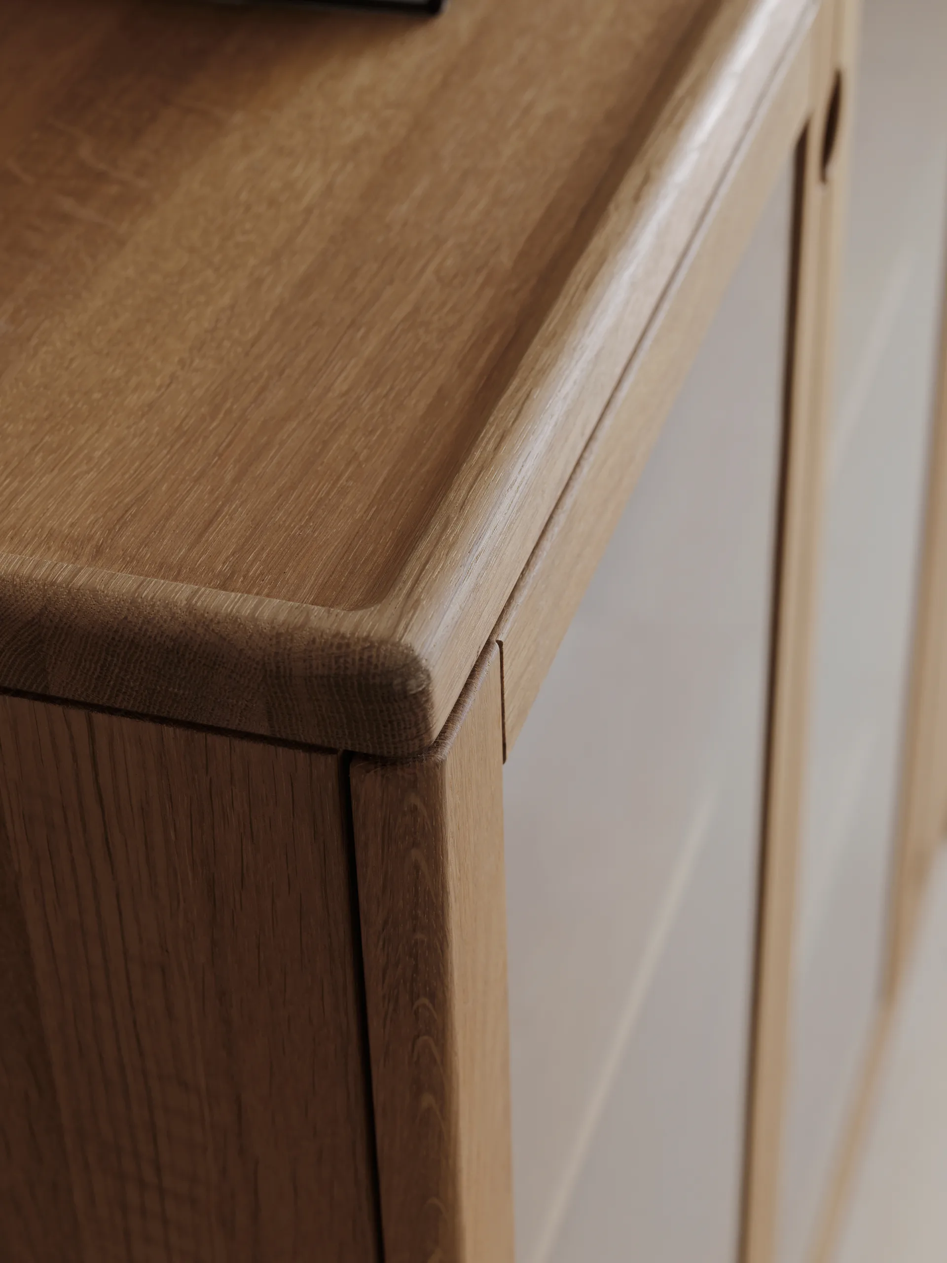 Vetrinetta Prio, Rovere oliato naturale con illuminazione Stolab