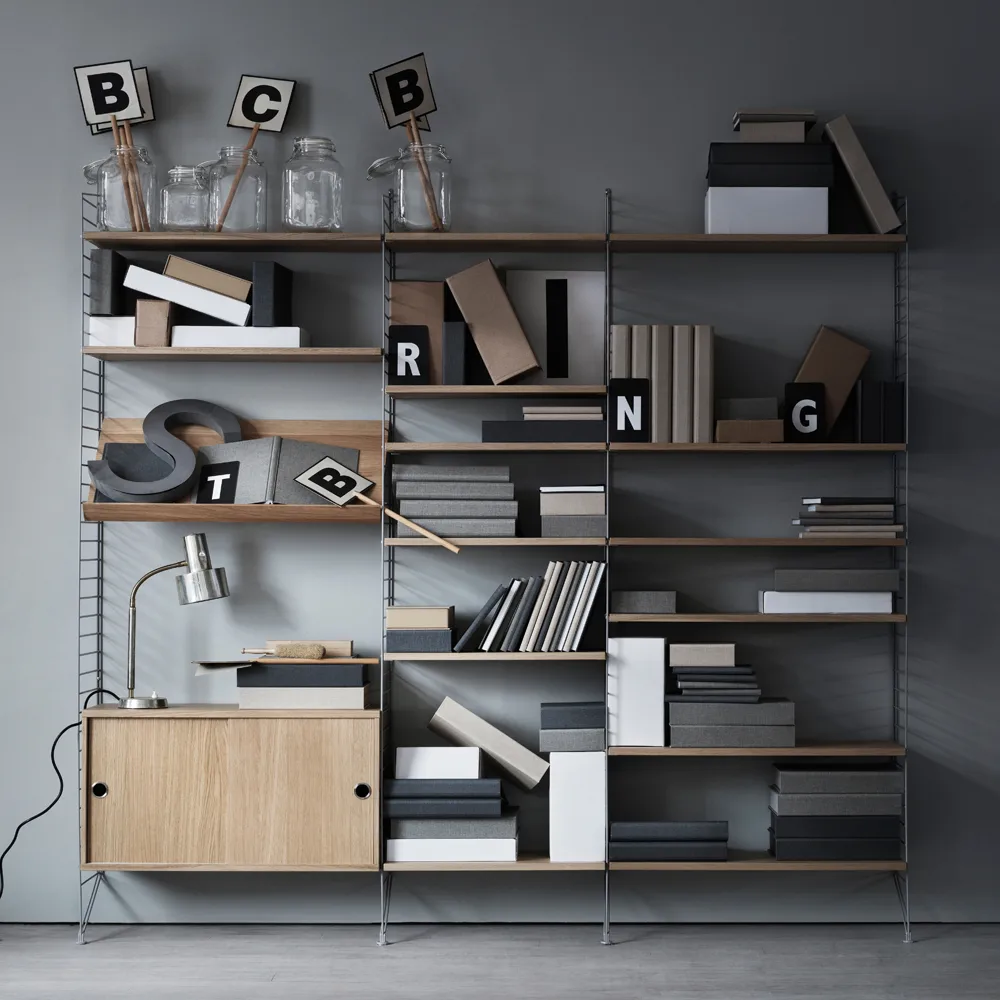 Cassettiera con ante scorrevoli String, frassino tinto nero, 78x20 cm String