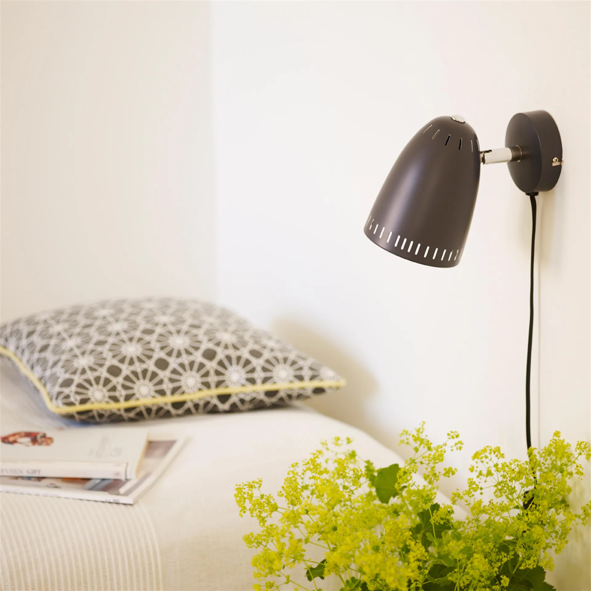 Lampada da parete Dynamo a braccio corto, matte almost black (nero) Superliving
