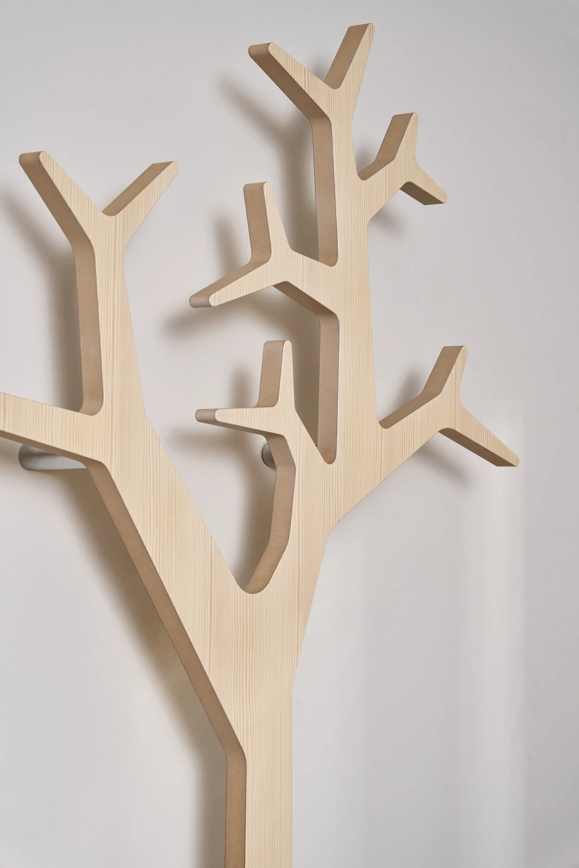 Appendiabiti da parete Tree wall Special Edition 194 cm, Pino pigmentato bianco Swedese