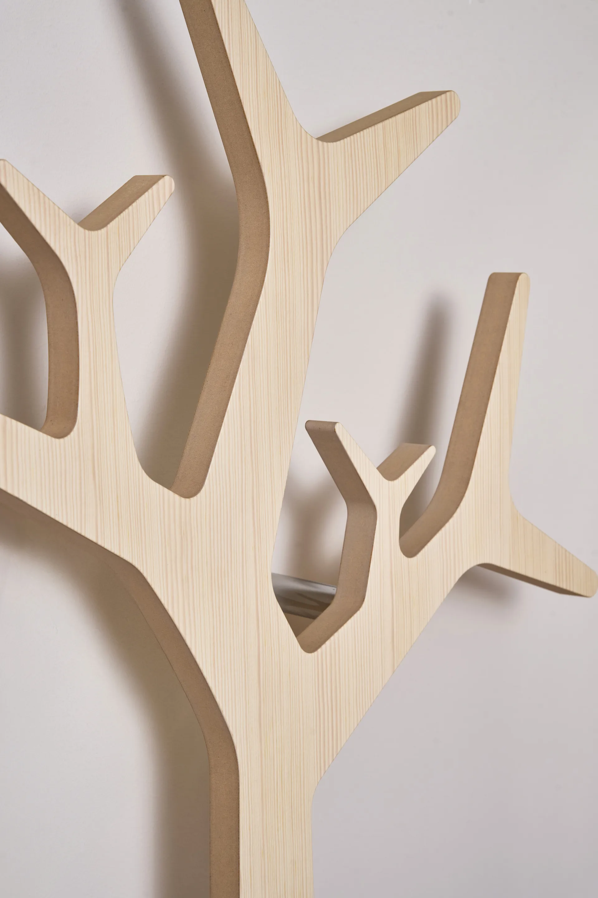Appendiabiti da parete Tree wall Special Edition 194 cm, Pino pigmentato bianco Swedese
