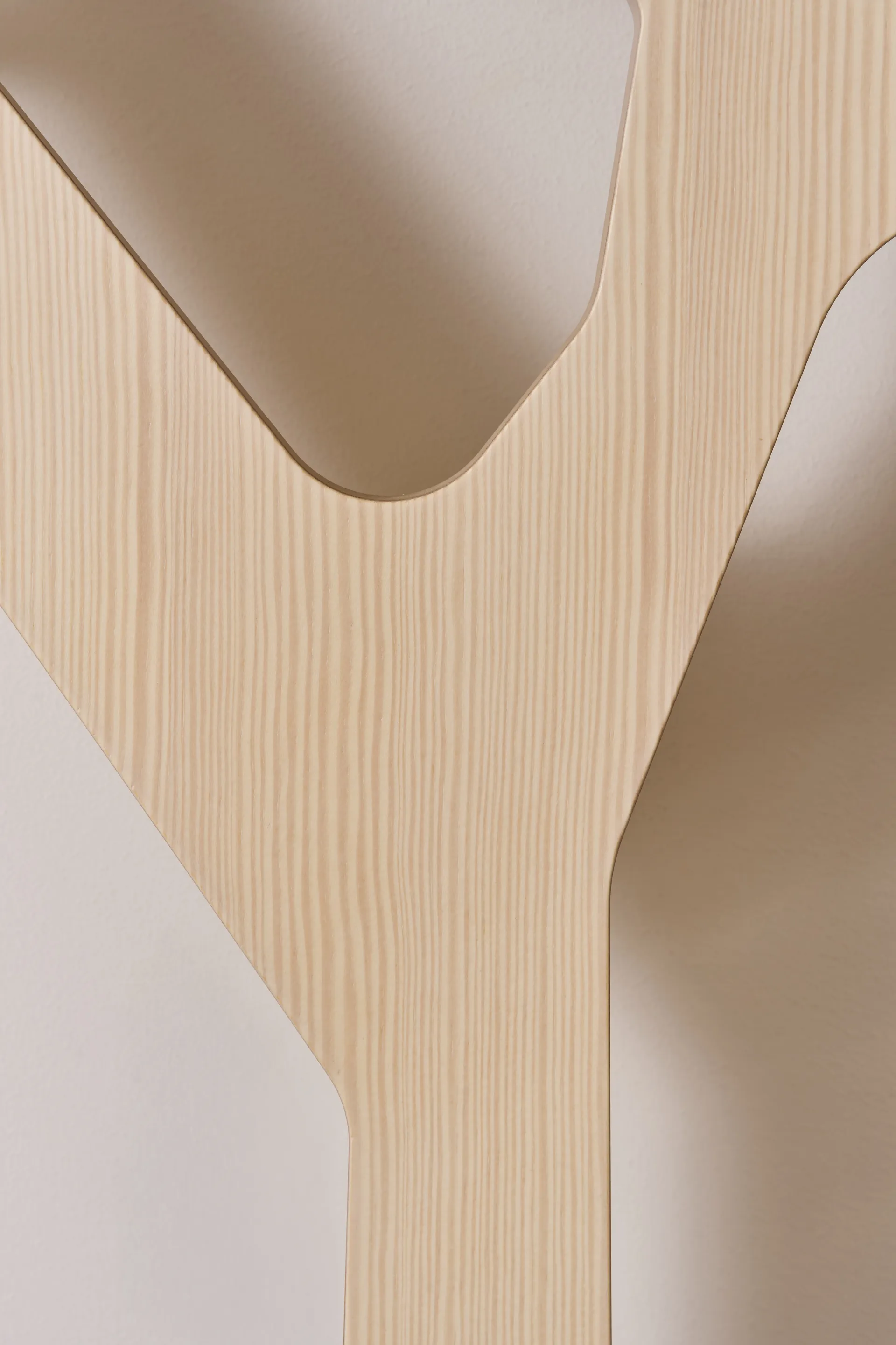 Appendiabiti da parete Tree wall Special Edition 194 cm, Pino pigmentato bianco Swedese