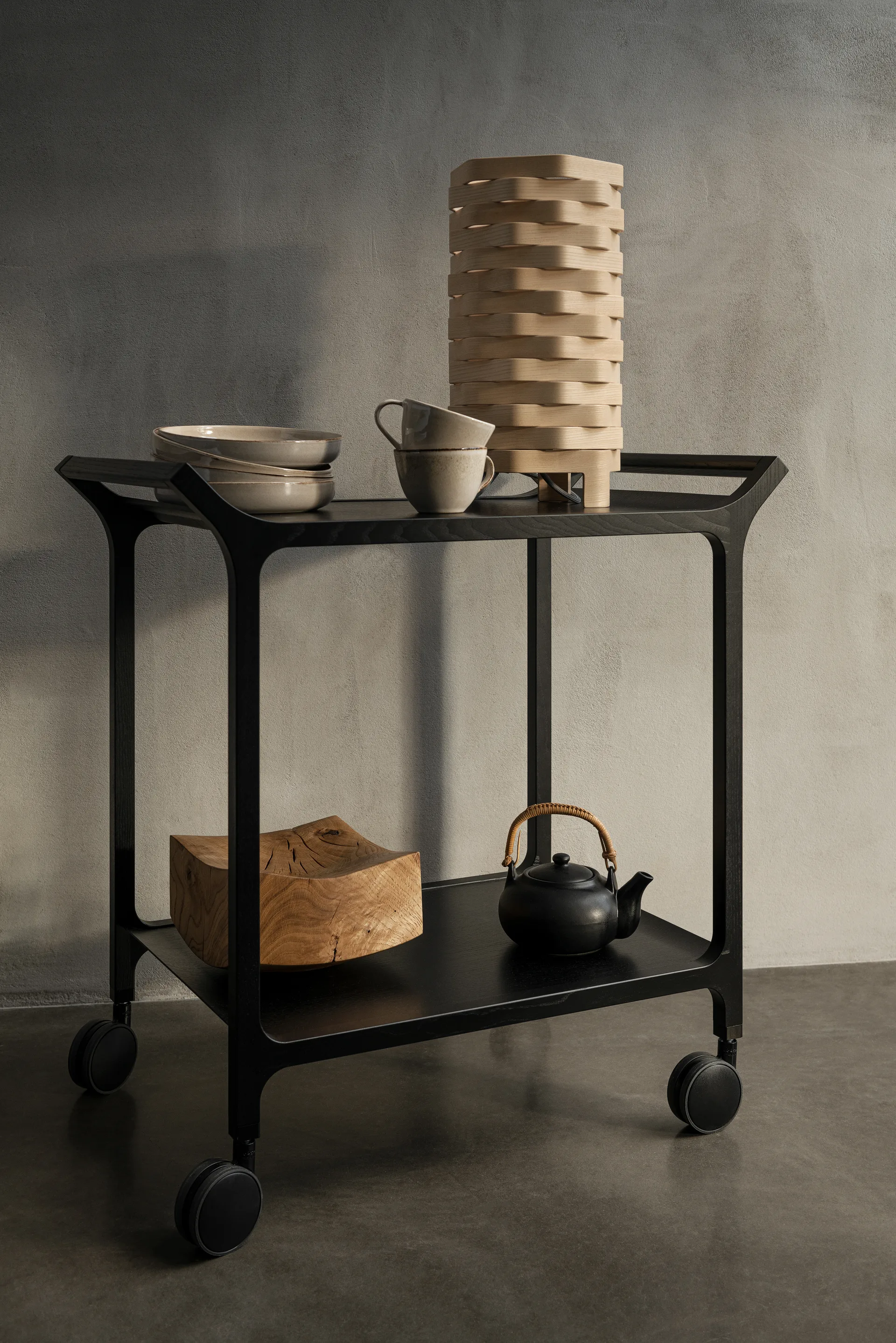 Carrello da servizio Teatime, Frassino nero smaltato Swedese