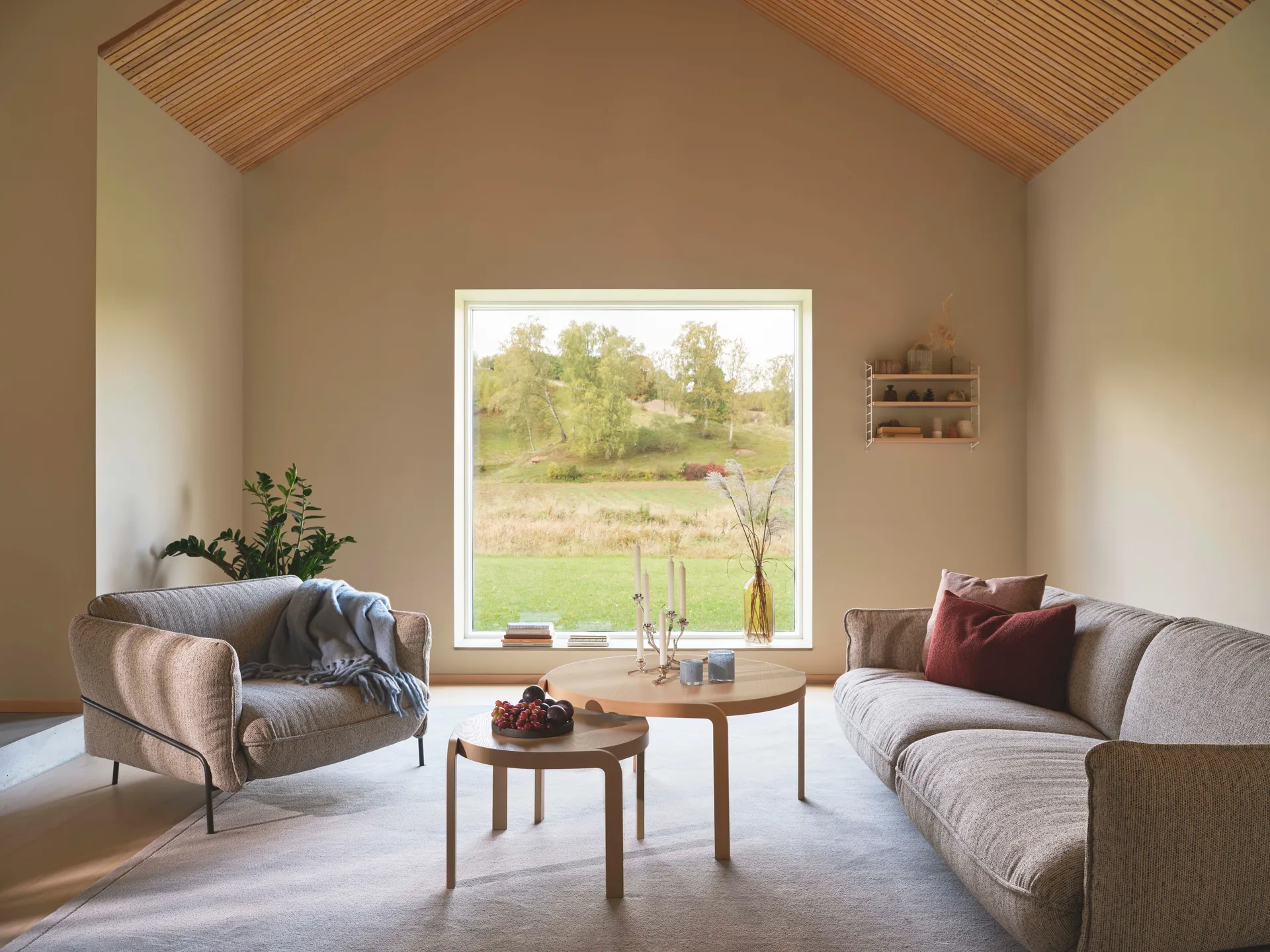 Divano Continental, Wave Sky-acciaio verniciato nero Swedese