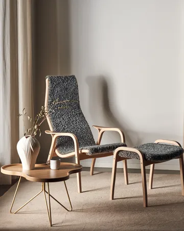 Lamino poltrona e poggiapiedi in faggio laccato/pelle di pecora - Scandinavian Grey (grigio) - Swedese