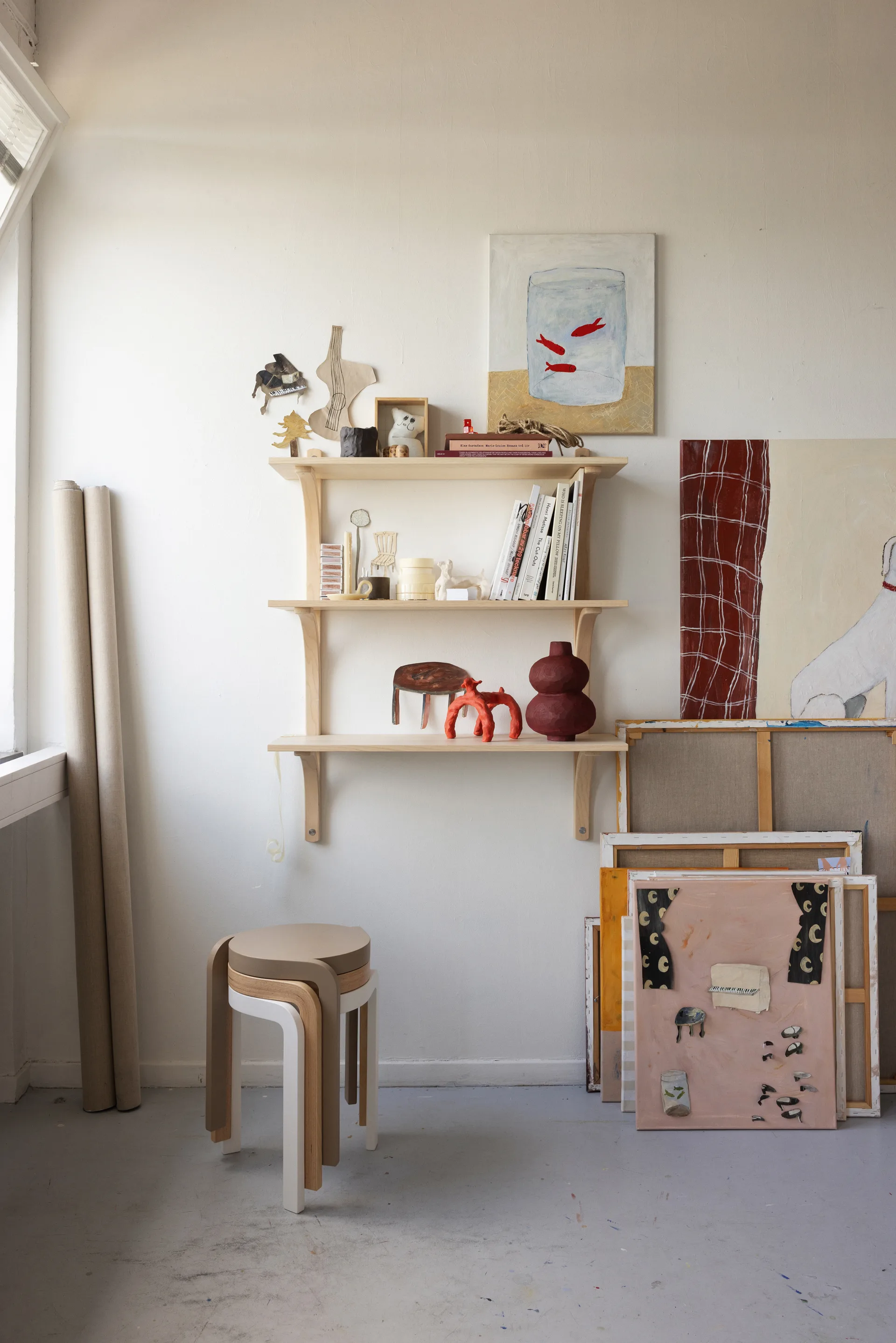 Levi mensola, Frassino bianco-ottone, 2 ripiani, 90 cm Swedese