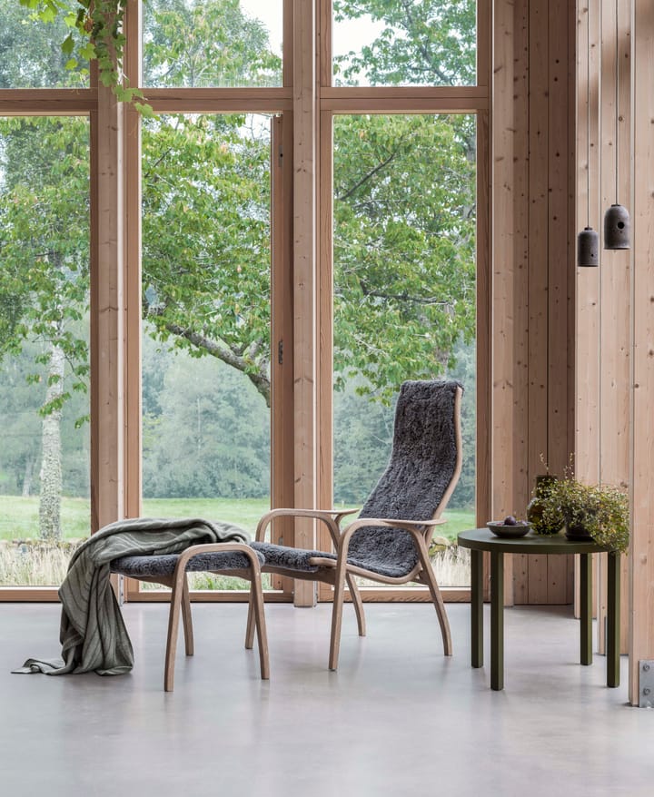 Poltrona e poggiapiedi Lamino in rovere oliato e pelle di pecora, Grigio scandinavo (grigio) Swedese