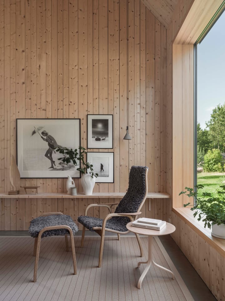 Poltrona e poggiapiedi Lamino in rovere oliato e pelle di pecora, Grigio scandinavo (grigio) Swedese