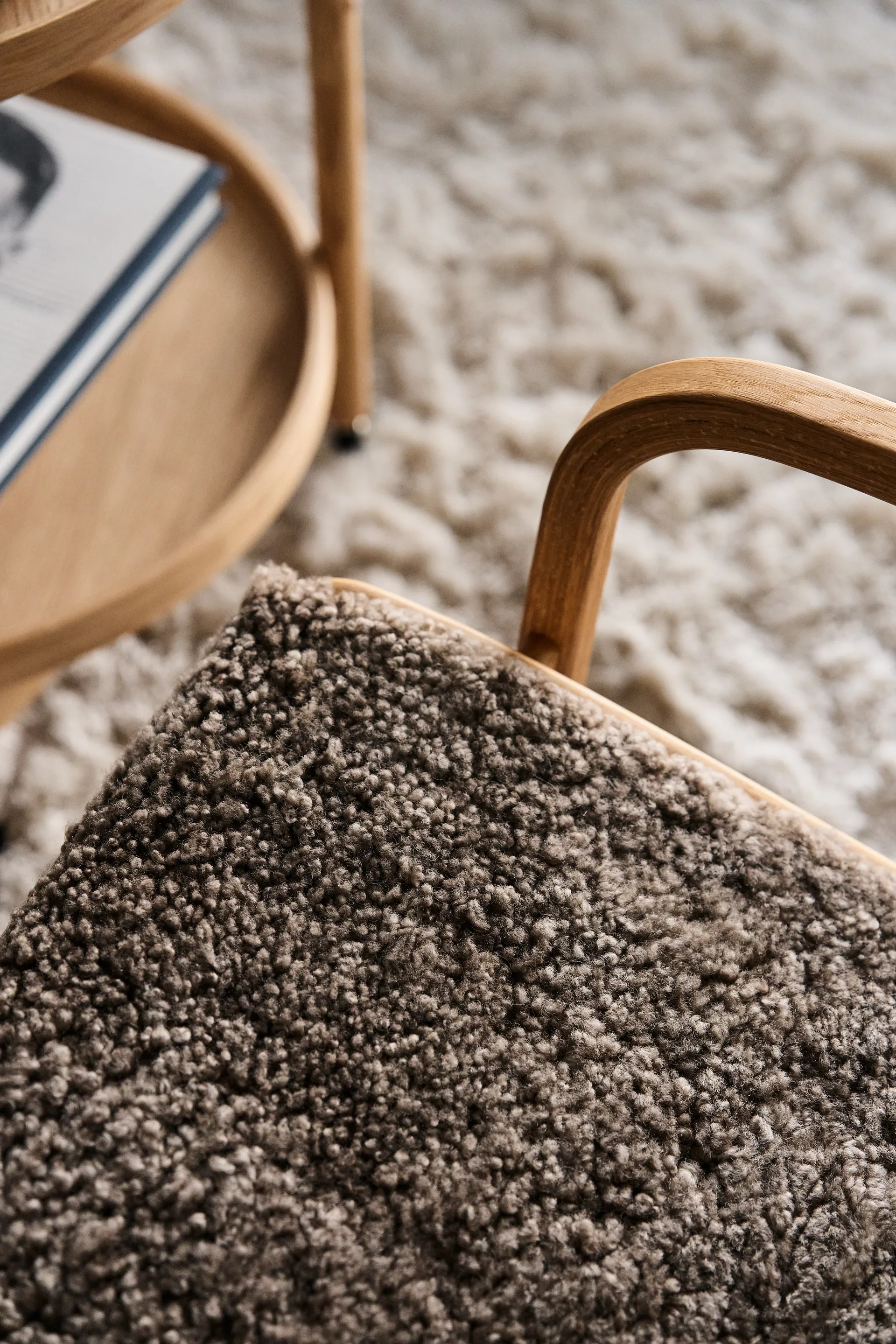 Poltrona Lamino rovere oliato/pelle di pecora, Sahara (marrone nougat) Swedese