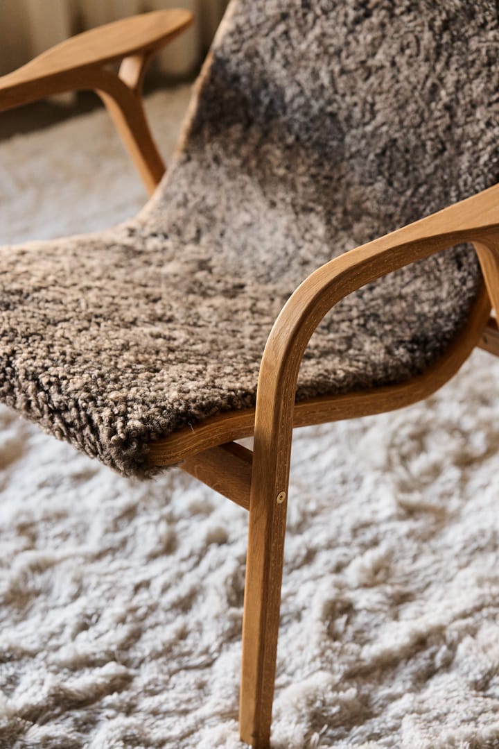 Poltrona Lamino rovere oliato/pelle di pecora, Sahara (marrone nougat) Swedese