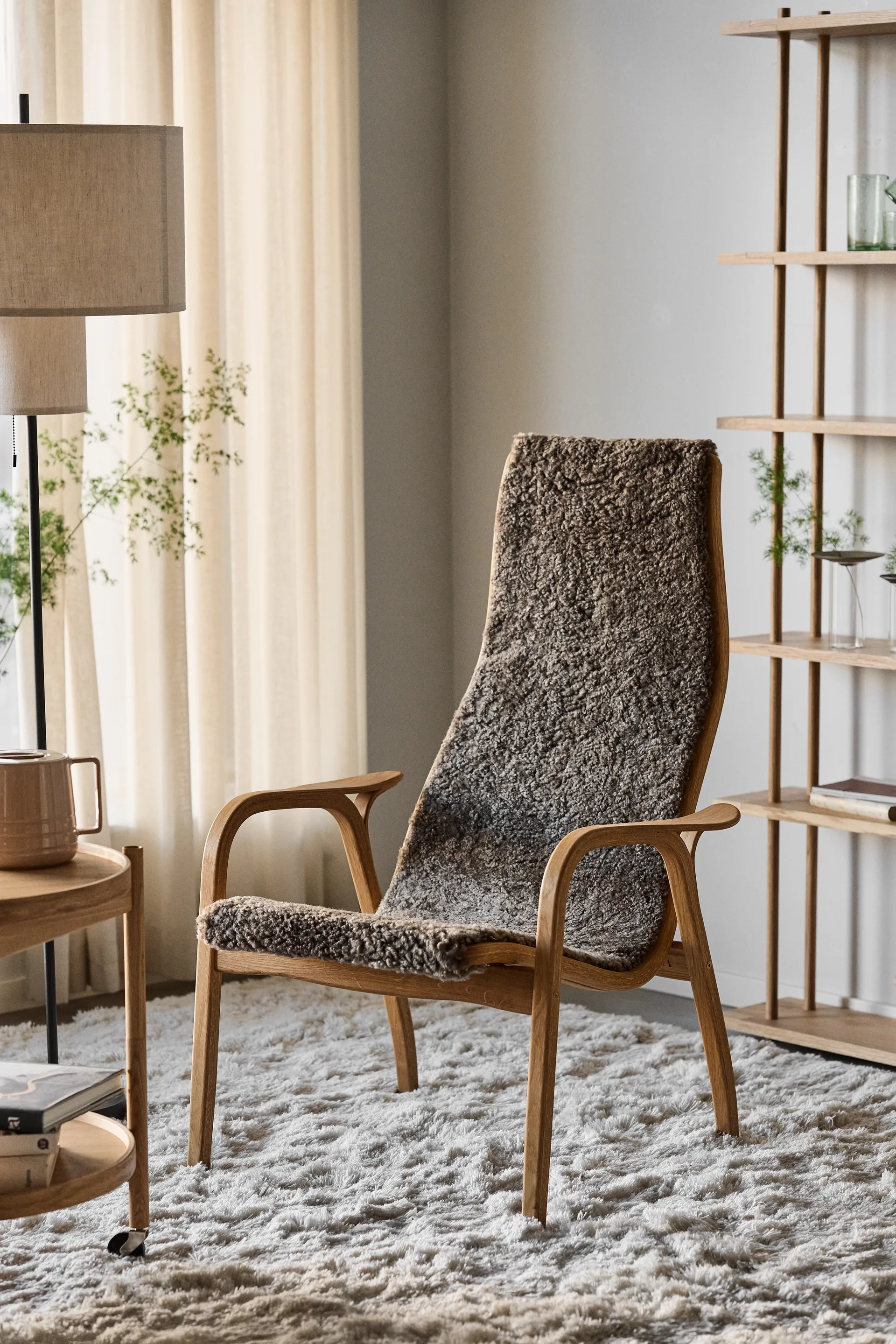 Poltrona Lamino rovere oliato/pelle di pecora, Sahara (marrone nougat) Swedese