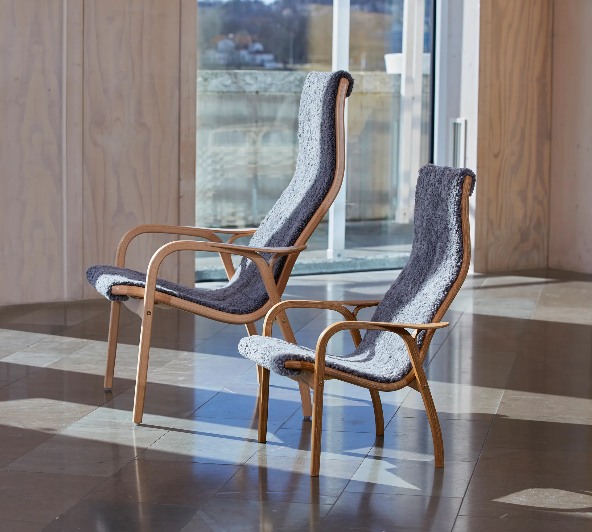 Poltroncina Lamino laccata faggio/pelle di pecora, Scandinavian grey (grigio) Swedese