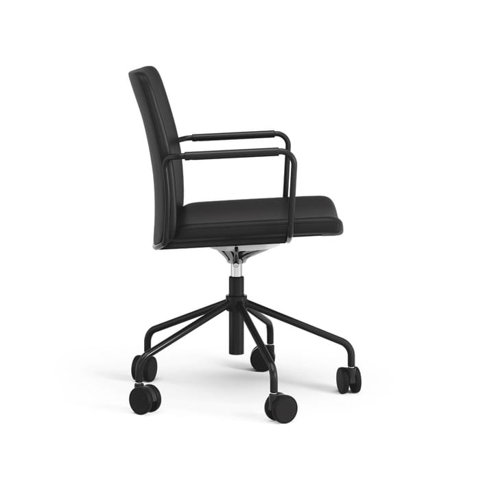 Sedia da ufficio Stella regolabile con schienale flessibile, pelle elmosoft 99999 nera, struttura bianca Swedese