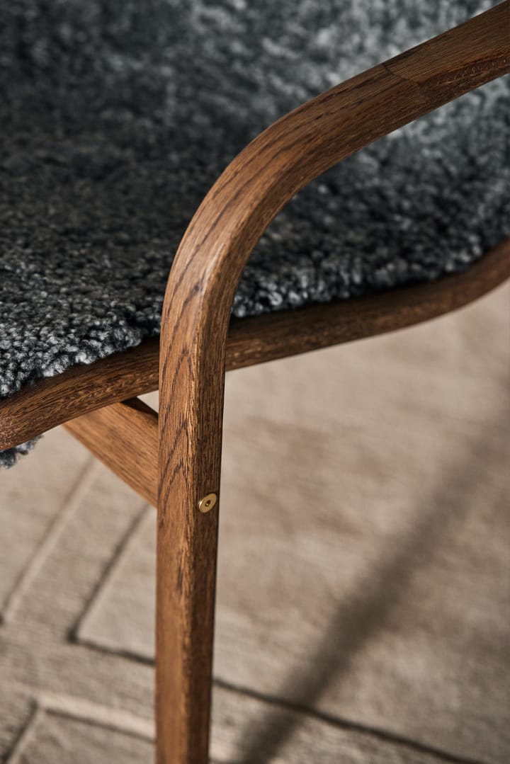Sedia e poggiapiedi Lamino in rovere/ pelle di pecora Edizione Speciale, Rubio Monocoat Chocolate-Charcoal Swedese