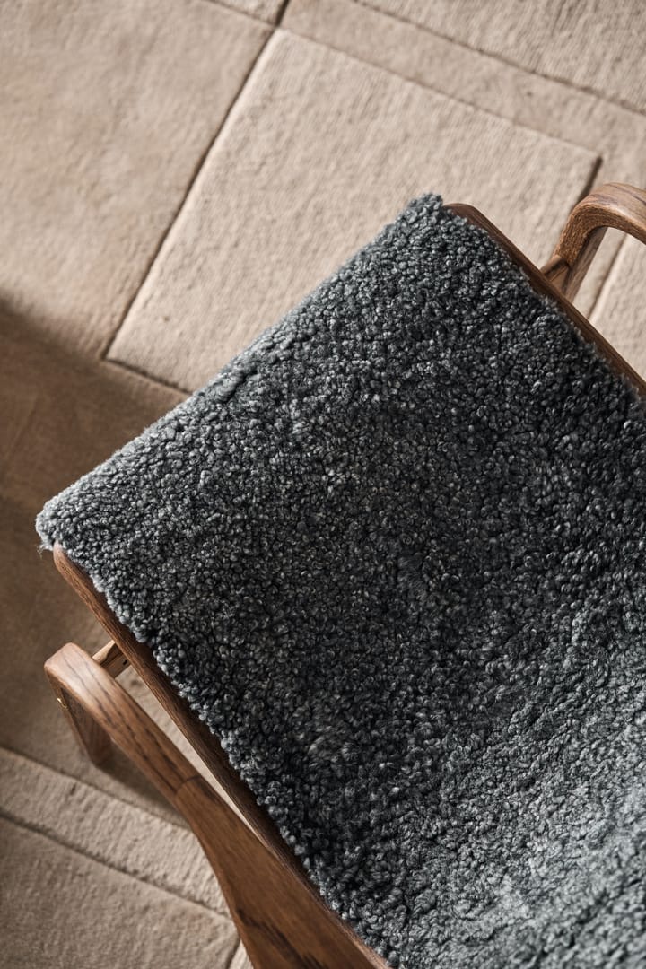 Sedia e poggiapiedi Lamino in rovere/ pelle di pecora Edizione Speciale, Rubio Monocoat Chocolate-Charcoal Swedese
