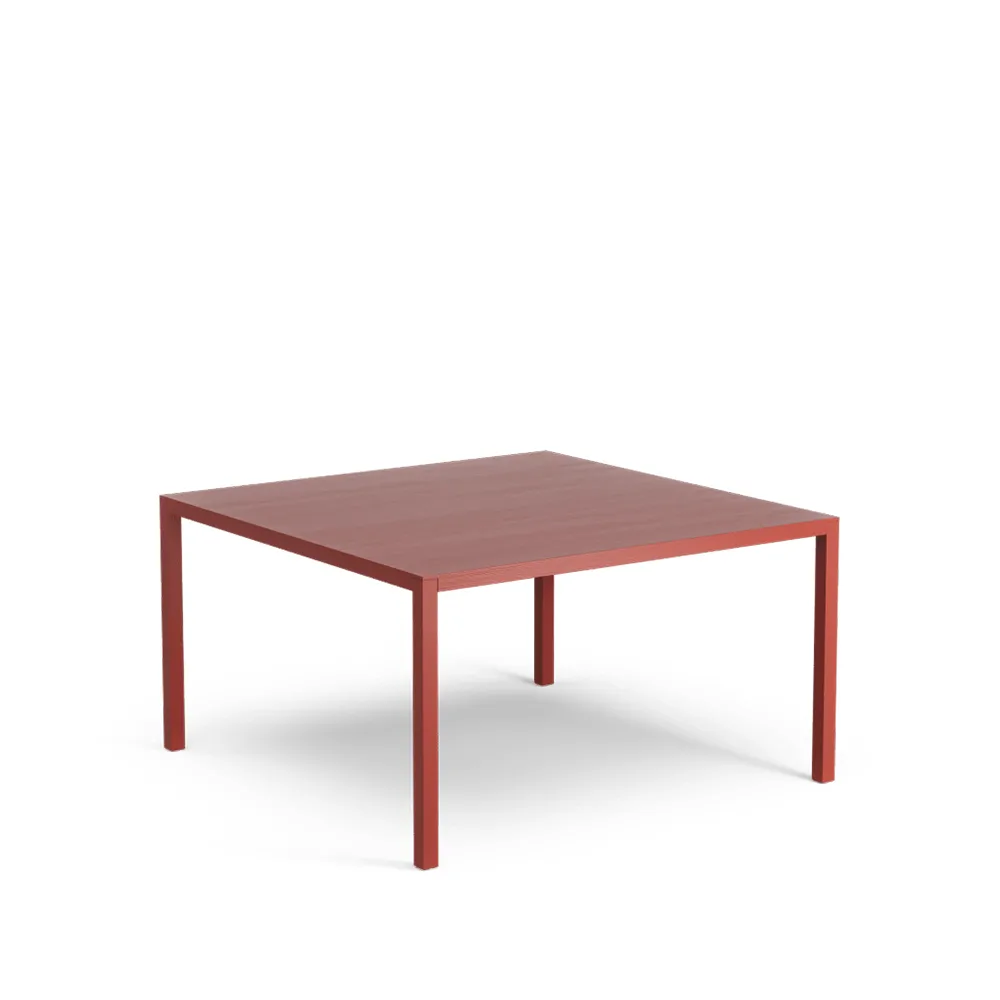 Tavolino Bespoke, oxide red, rovere laccato, alt. 55 cm Swedese