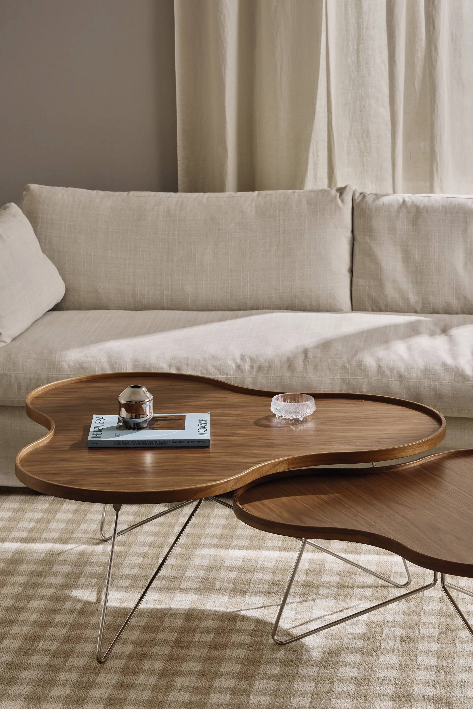 Tavolo Flower mono Edizione Speciale 107x114 cm, H45 cm-noce laccato-acciaio cromato Swedese