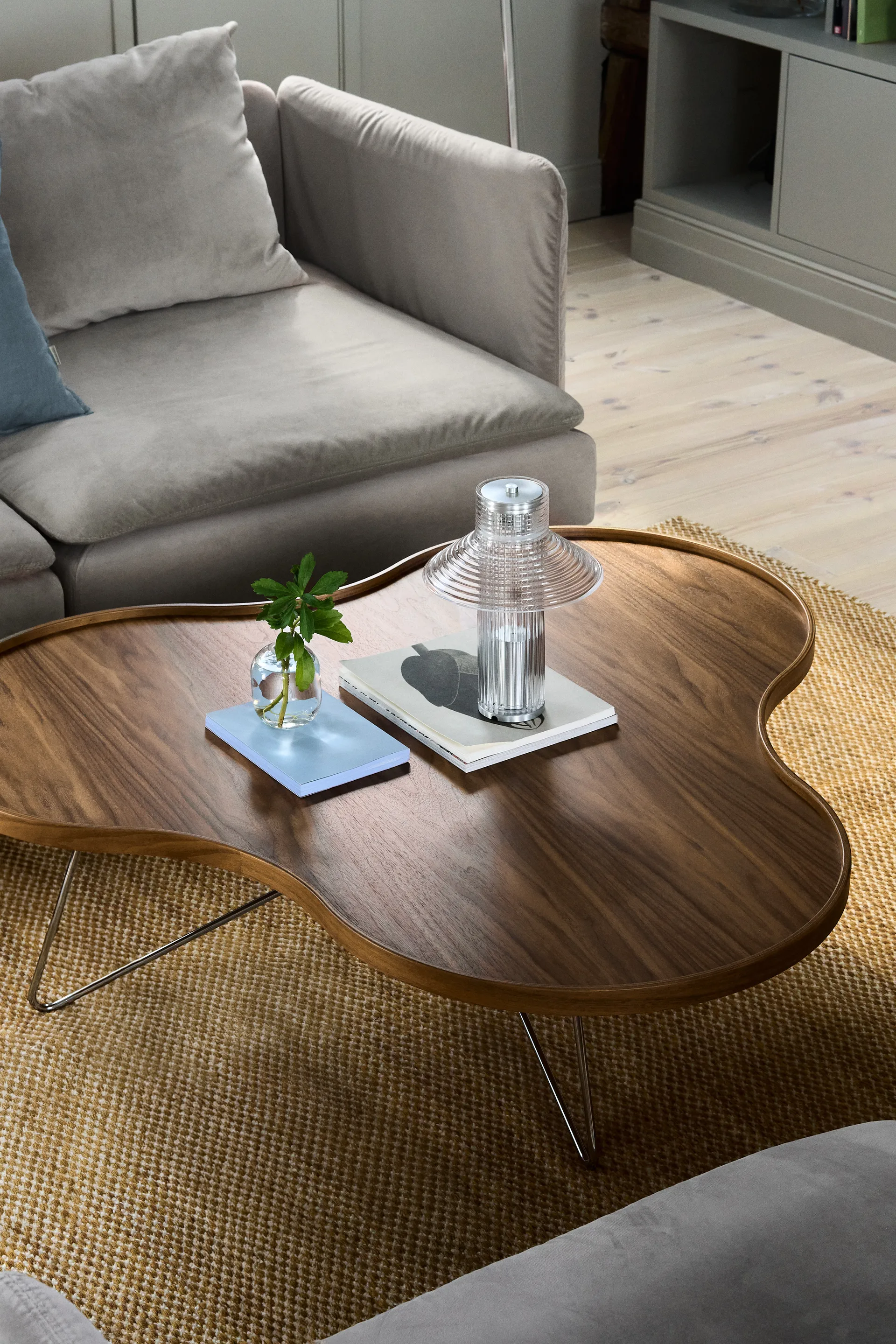 Tavolo Flower mono Edizione Speciale 107x114 cm, H45 cm-noce laccato-acciaio cromato Swedese