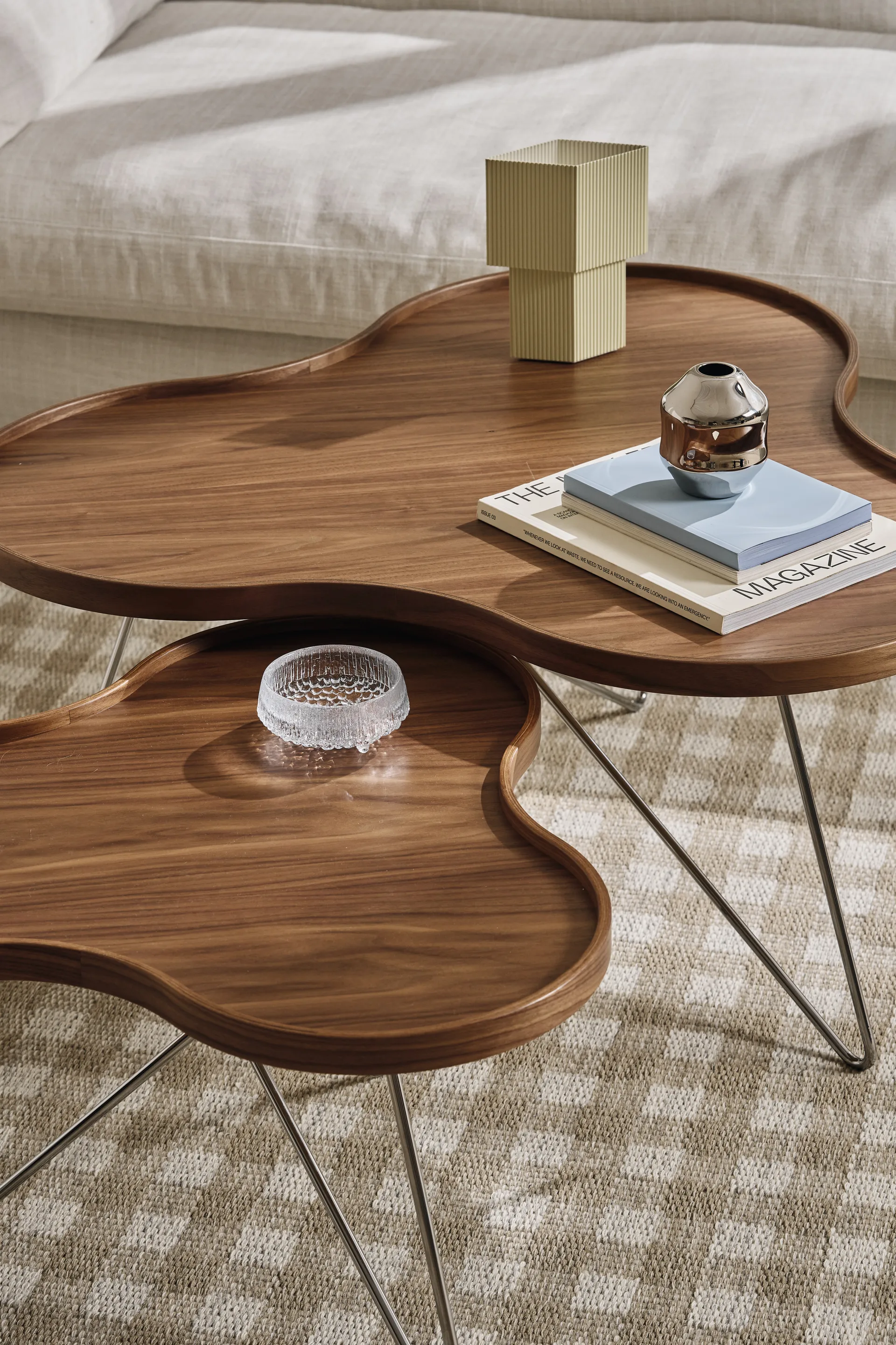 Tavolo Flower mono Edizione Speciale 62x66 cm, H39 cm-noce laccato-acciaio cromato Swedese